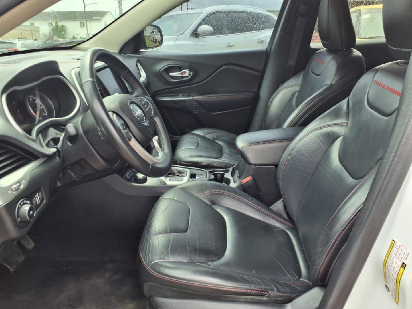 2015 Bright White Clear Coat Jeep Cherokee Trailhawk (1C4PJMBSXFW) with an 3.2L 3.2L V6 271hp 239ft. lbs. Sequential Multiport Fuel Injection engine, 4WD 9-Speed Shiftable Automatic transmission, located at 5505 N. Summit St., Toledo, OH, 43611, (419) 729-2688, 41.654953, -83.530014 - Photo#1