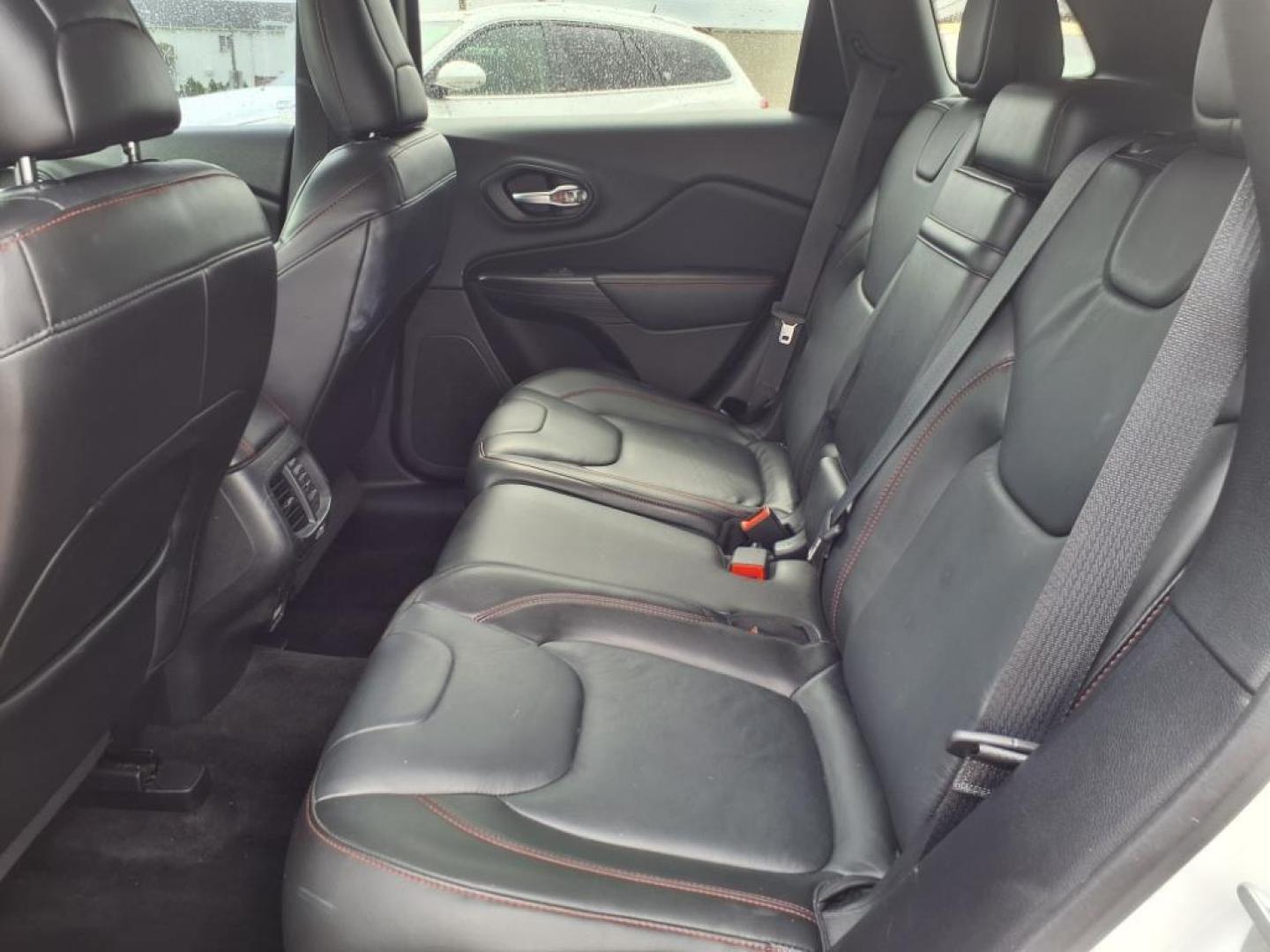 2015 Bright White Clear Coat Jeep Cherokee Trailhawk (1C4PJMBSXFW) with an 3.2L 3.2L V6 271hp 239ft. lbs. Sequential Multiport Fuel Injection engine, 4WD 9-Speed Shiftable Automatic transmission, located at 5505 N. Summit St., Toledo, OH, 43611, (419) 729-2688, 41.654953, -83.530014 - Photo#3