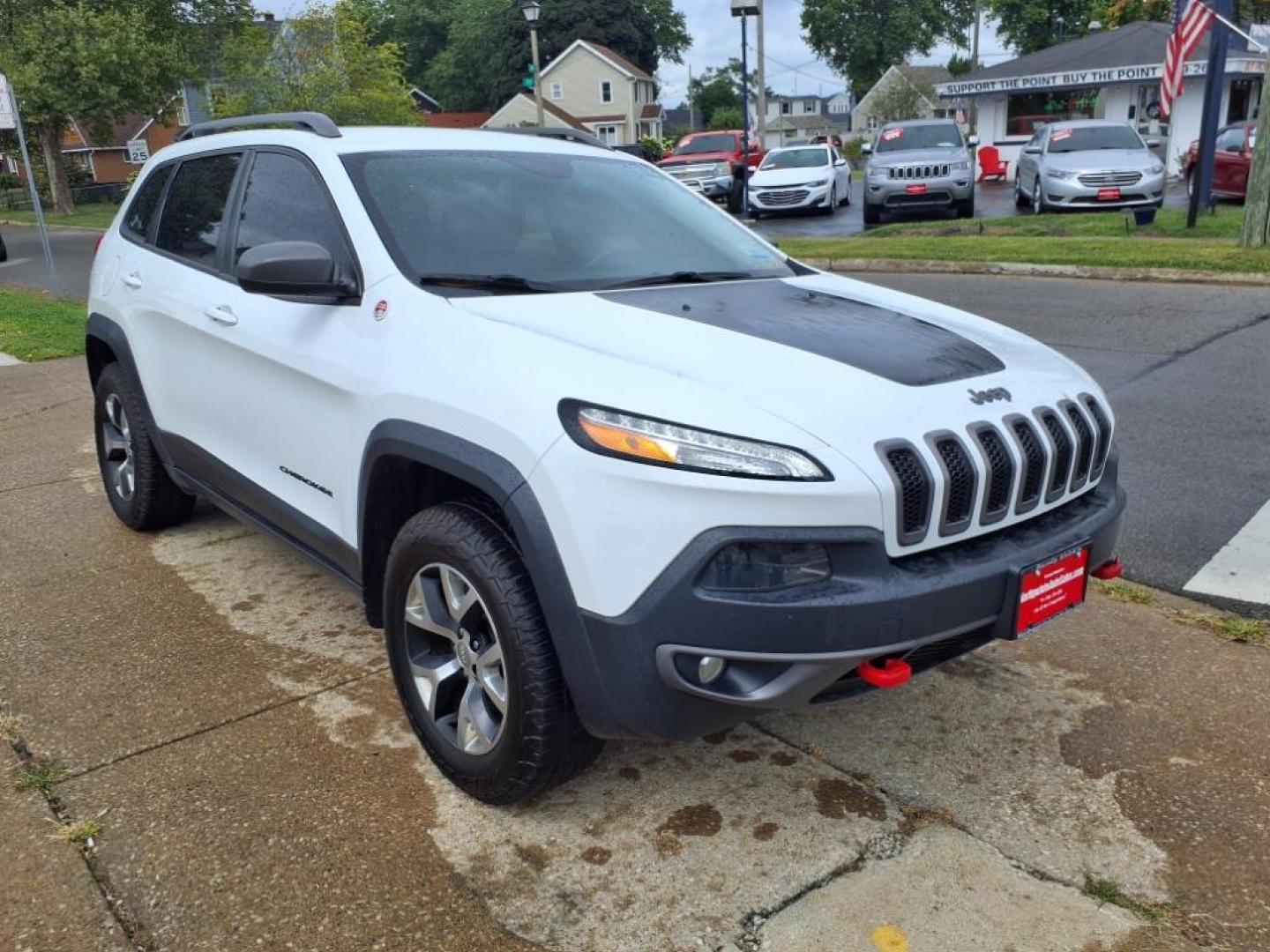 2015 Bright White Clear Coat Jeep Cherokee Trailhawk (1C4PJMBSXFW) with an 3.2L 3.2L V6 271hp 239ft. lbs. Sequential Multiport Fuel Injection engine, 4WD 9-Speed Shiftable Automatic transmission, located at 5505 N. Summit St., Toledo, OH, 43611, (419) 729-2688, 41.654953, -83.530014 - Photo#19