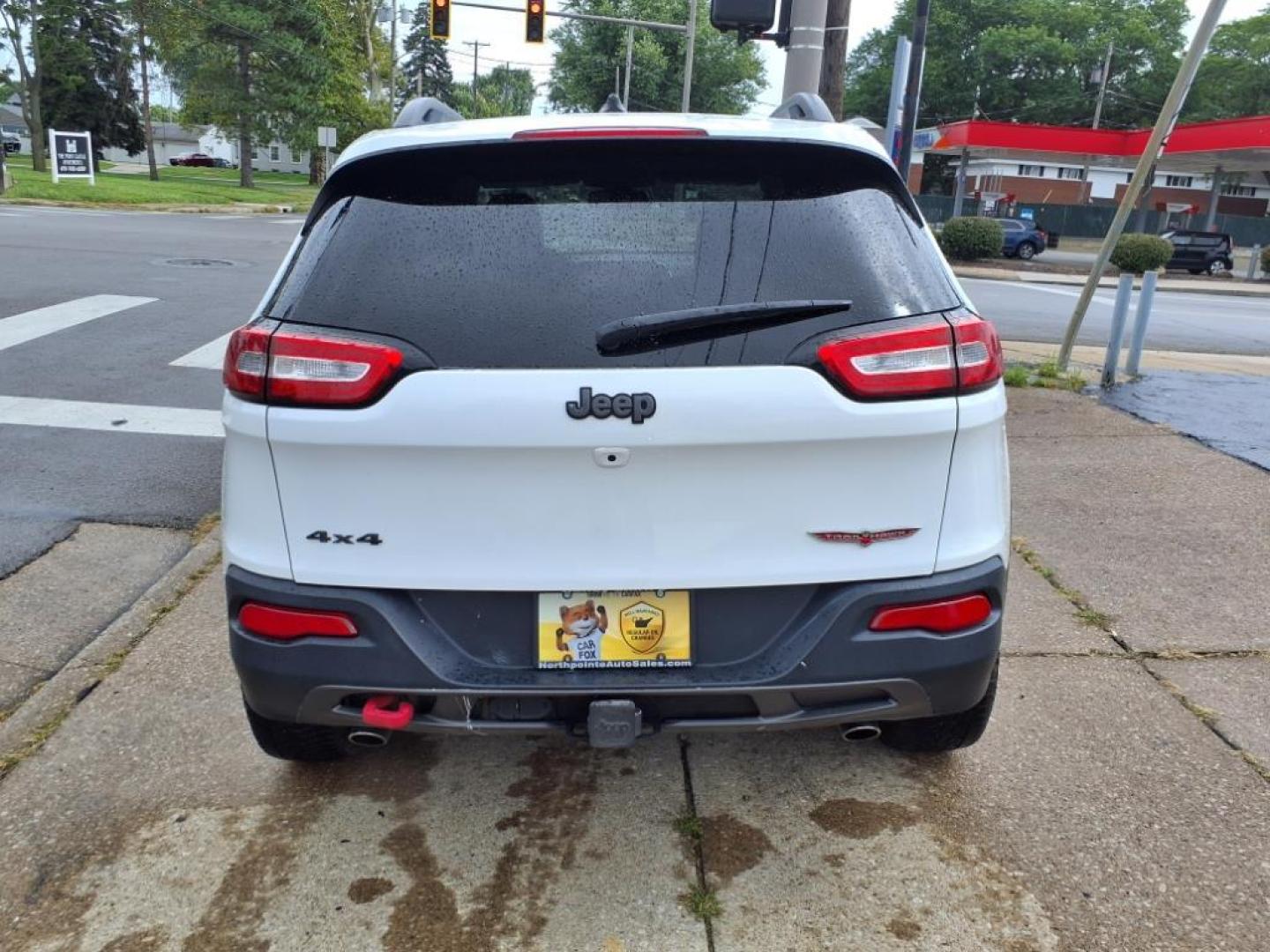 2015 Bright White Clear Coat Jeep Cherokee Trailhawk (1C4PJMBSXFW) with an 3.2L 3.2L V6 271hp 239ft. lbs. Sequential Multiport Fuel Injection engine, 4WD 9-Speed Shiftable Automatic transmission, located at 5505 N. Summit St., Toledo, OH, 43611, (419) 729-2688, 41.654953, -83.530014 - Photo#24
