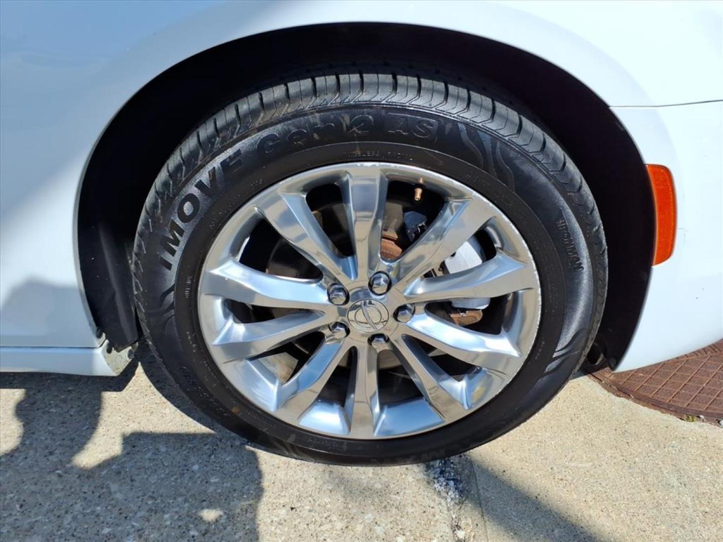 2019 Bright White Clear Coat Chrysler 300 Limited (2C3CCAKG7KH) with an 3.6L Pentastar 3.6L V6 292hp 260ft. lbs. Sequential Multiport Fuel Injection engine, 8-Speed Shiftable Automatic transmission, located at 5505 N. Summit St., Toledo, OH, 43611, (419) 729-2688, 41.654953, -83.530014 - Photo#31