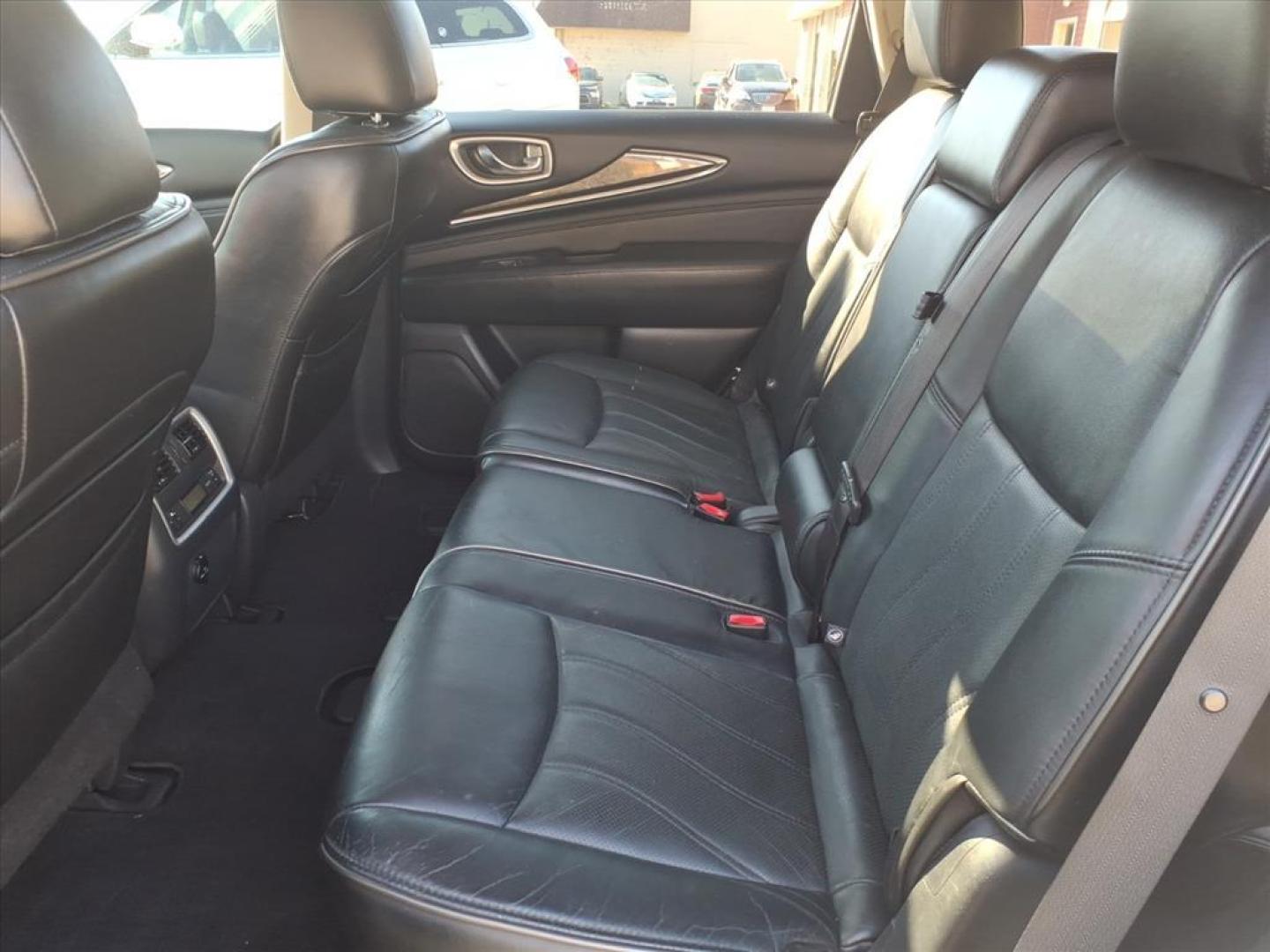2015 Majestic White INFINITI QX60 Base (5N1AL0MM9FC) with an 3.5L 3.5L V6 265hp 248ft. lbs. Sequential Multiport Fuel Injection engine, 7-Speed Shiftable CVT transmission, located at 5505 N. Summit St., Toledo, OH, 43611, (419) 729-2688, 41.654953, -83.530014 - Photo#4