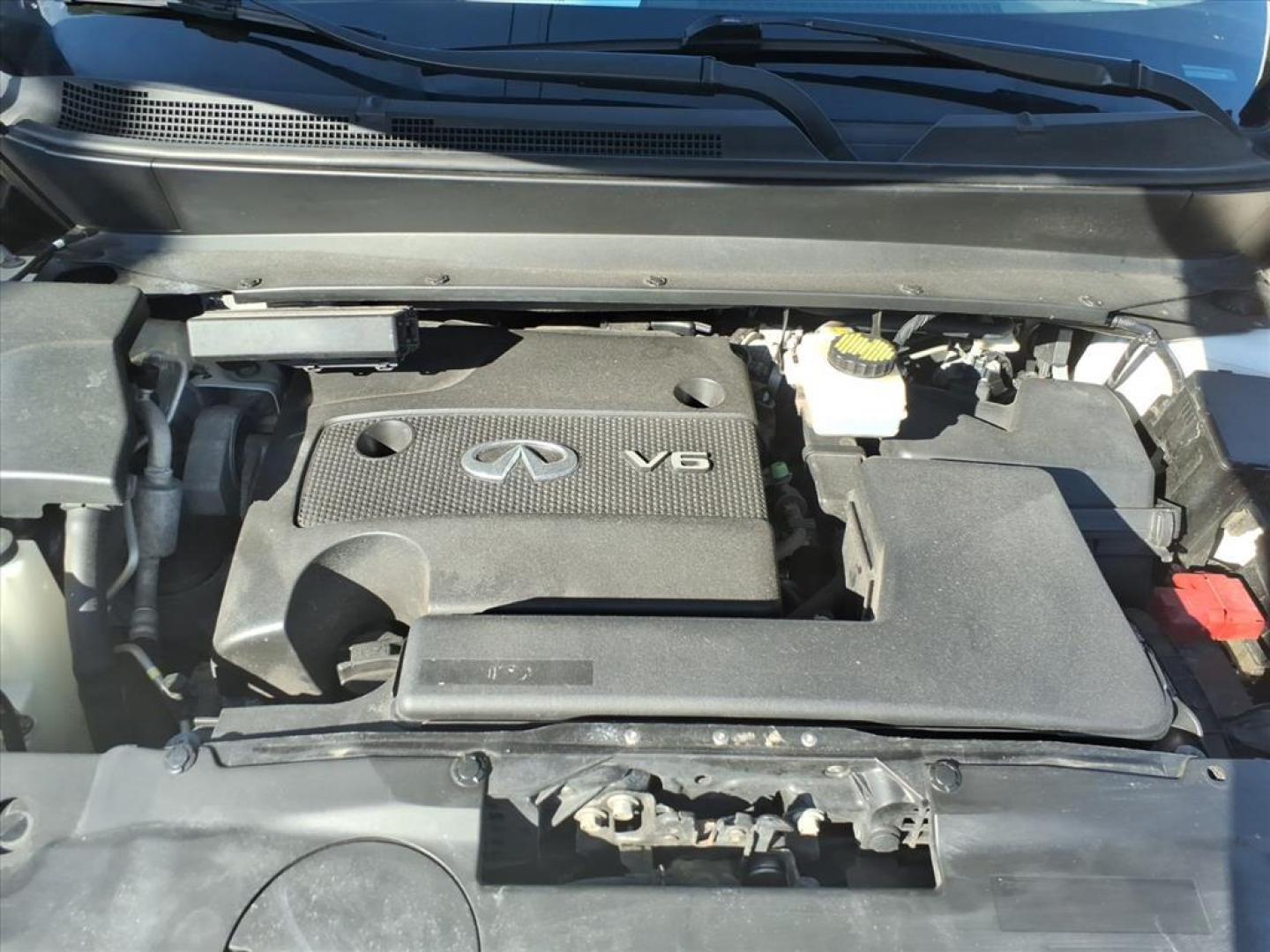 2015 Majestic White INFINITI QX60 Base (5N1AL0MM9FC) with an 3.5L 3.5L V6 265hp 248ft. lbs. Sequential Multiport Fuel Injection engine, 7-Speed Shiftable CVT transmission, located at 5505 N. Summit St., Toledo, OH, 43611, (419) 729-2688, 41.654953, -83.530014 - Photo#21