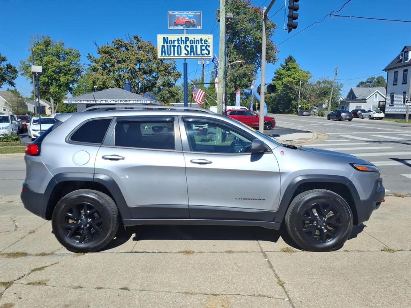 2016 Billet Silver Metallic Clear Coat Jeep Cherokee Trailhawk (1C4PJMBS6GW) with an 3.2L 3.2L V6 271hp 239ft. lbs. Sequential Multiport Fuel Injection engine, 4WD 9-Speed Shiftable Automatic transmission, located at 5505 N. Summit St., Toledo, OH, 43611, (419) 729-2688, 41.654953, -83.530014 - Photo#0