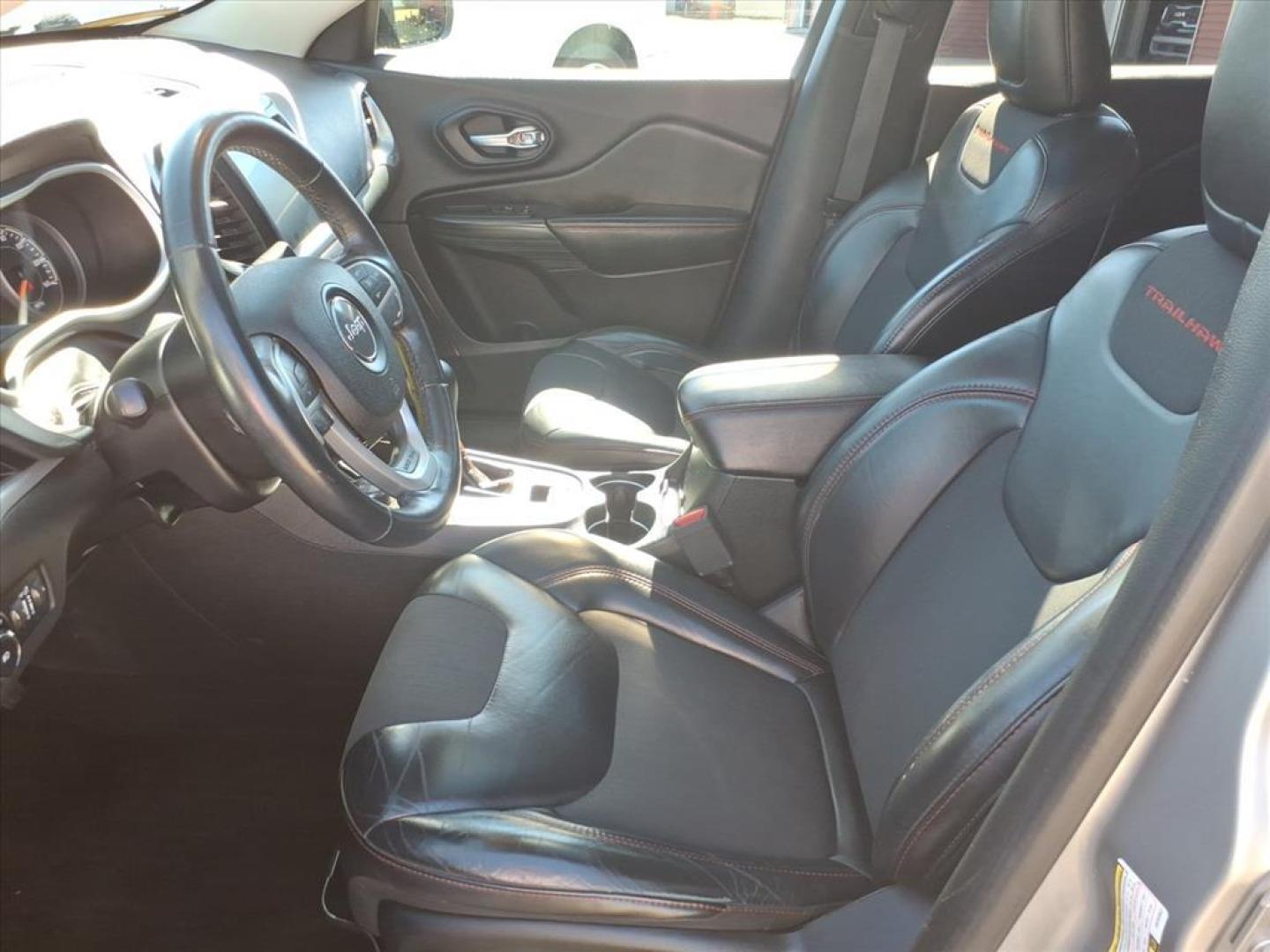 2016 Billet Silver Metallic Clear Coat Jeep Cherokee Trailhawk (1C4PJMBS6GW) with an 3.2L 3.2L V6 271hp 239ft. lbs. Sequential Multiport Fuel Injection engine, 4WD 9-Speed Shiftable Automatic transmission, located at 5505 N. Summit St., Toledo, OH, 43611, (419) 729-2688, 41.654953, -83.530014 - Photo#2