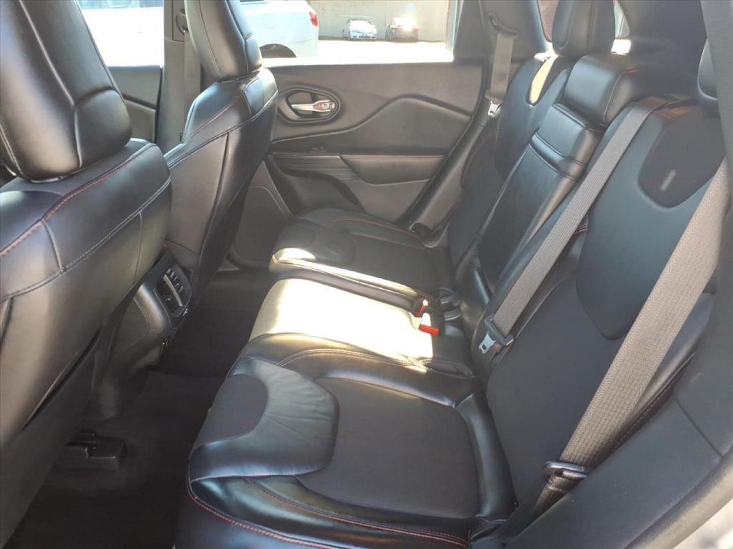 2016 Billet Silver Metallic Clear Coat Jeep Cherokee Trailhawk (1C4PJMBS6GW) with an 3.2L 3.2L V6 271hp 239ft. lbs. Sequential Multiport Fuel Injection engine, 4WD 9-Speed Shiftable Automatic transmission, located at 5505 N. Summit St., Toledo, OH, 43611, (419) 729-2688, 41.654953, -83.530014 - Photo#3