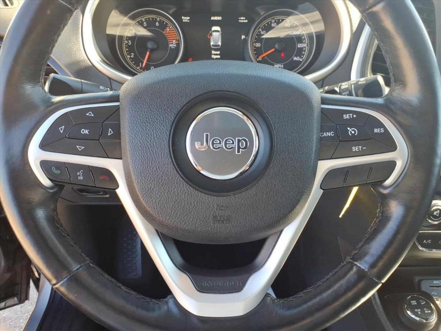 2016 Billet Silver Metallic Clear Coat Jeep Cherokee Trailhawk (1C4PJMBS6GW) with an 3.2L 3.2L V6 271hp 239ft. lbs. Sequential Multiport Fuel Injection engine, 4WD 9-Speed Shiftable Automatic transmission, located at 5505 N. Summit St., Toledo, OH, 43611, (419) 729-2688, 41.654953, -83.530014 - Photo#8