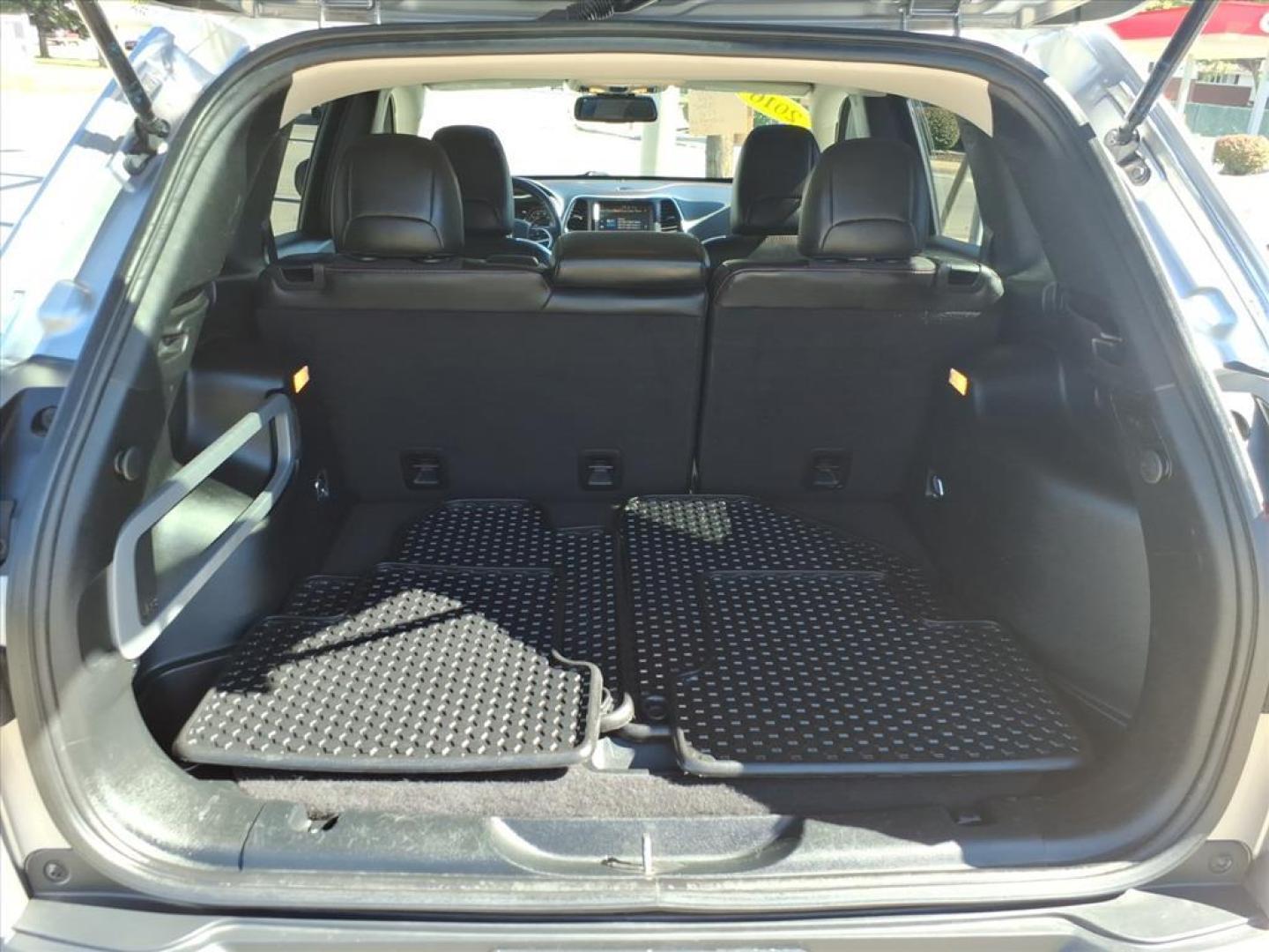 2016 Billet Silver Metallic Clear Coat Jeep Cherokee Trailhawk (1C4PJMBS6GW) with an 3.2L 3.2L V6 271hp 239ft. lbs. Sequential Multiport Fuel Injection engine, 4WD 9-Speed Shiftable Automatic transmission, located at 5505 N. Summit St., Toledo, OH, 43611, (419) 729-2688, 41.654953, -83.530014 - Photo#17