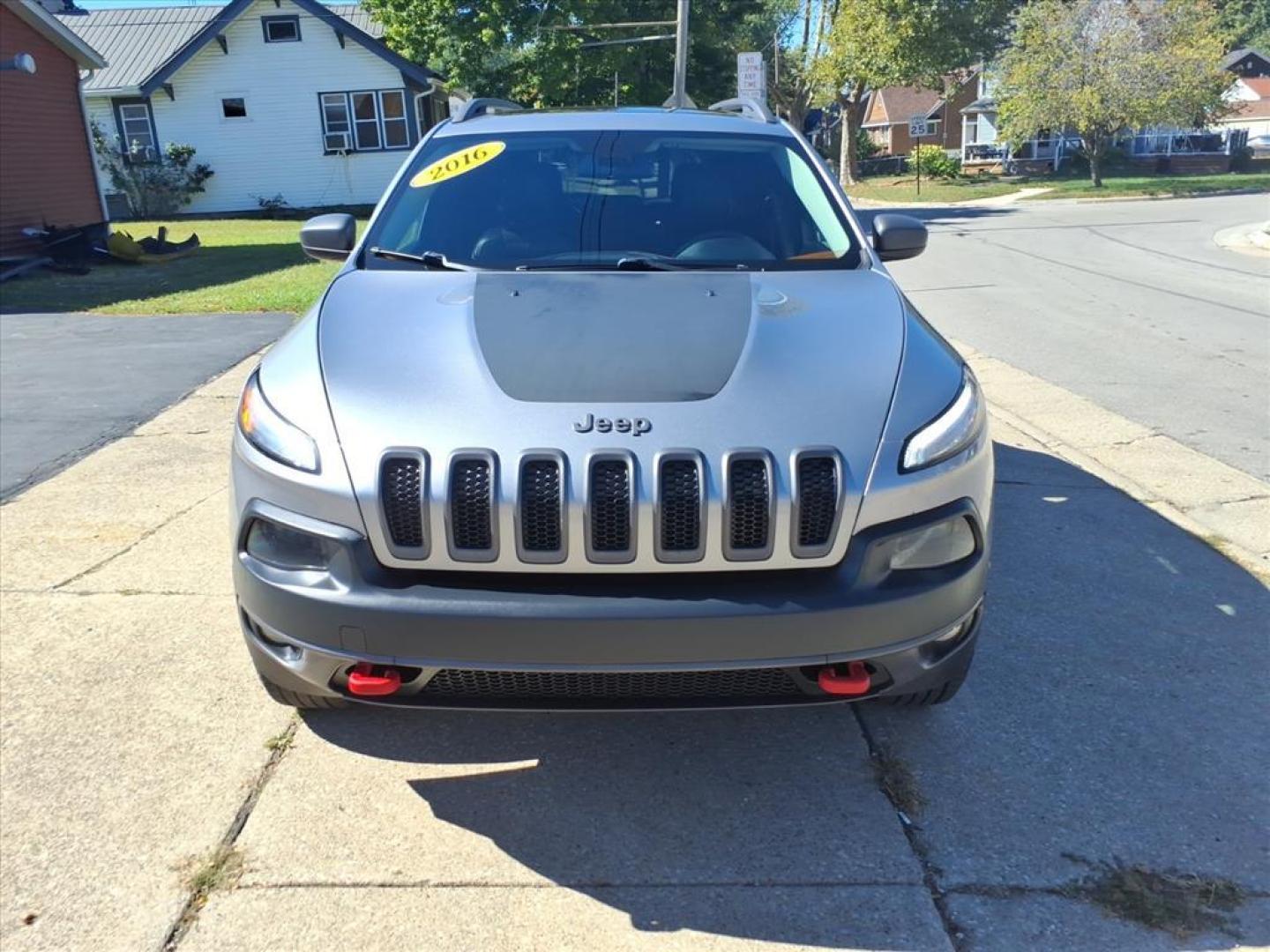 2016 Billet Silver Metallic Clear Coat Jeep Cherokee Trailhawk (1C4PJMBS6GW) with an 3.2L 3.2L V6 271hp 239ft. lbs. Sequential Multiport Fuel Injection engine, 4WD 9-Speed Shiftable Automatic transmission, located at 5505 N. Summit St., Toledo, OH, 43611, (419) 729-2688, 41.654953, -83.530014 - Photo#20