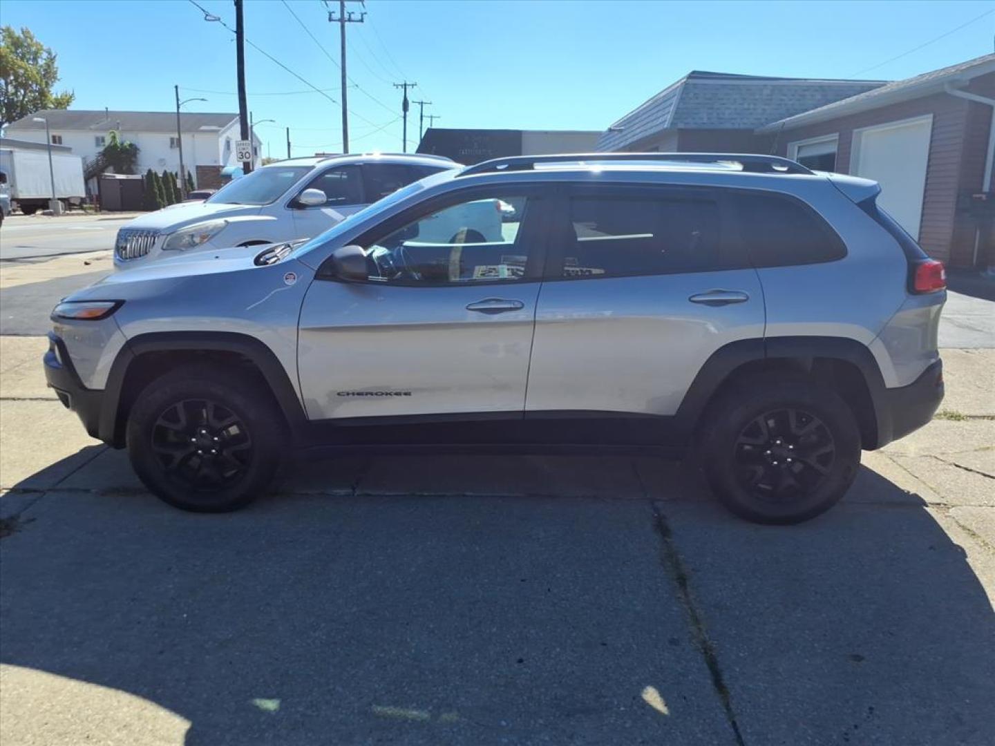 2016 Billet Silver Metallic Clear Coat Jeep Cherokee Trailhawk (1C4PJMBS6GW) with an 3.2L 3.2L V6 271hp 239ft. lbs. Sequential Multiport Fuel Injection engine, 4WD 9-Speed Shiftable Automatic transmission, located at 5505 N. Summit St., Toledo, OH, 43611, (419) 729-2688, 41.654953, -83.530014 - Photo#22