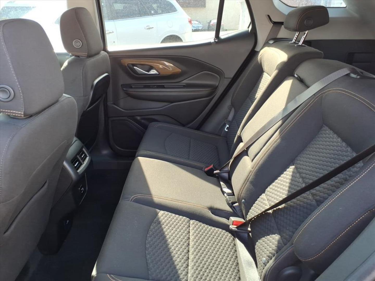 2018 Ebony Twilight Metallic GMC Terrain SLE Diesel (3GKALUEU9JL) with an 1.6L 1.6L Diesel Turbo I4 137hp 240ft. lbs. Direct Injection engine, 6-Speed Shiftable Automatic transmission, located at 5505 N. Summit St., Toledo, OH, 43611, (419) 729-2688, 41.654953, -83.530014 - Photo#3