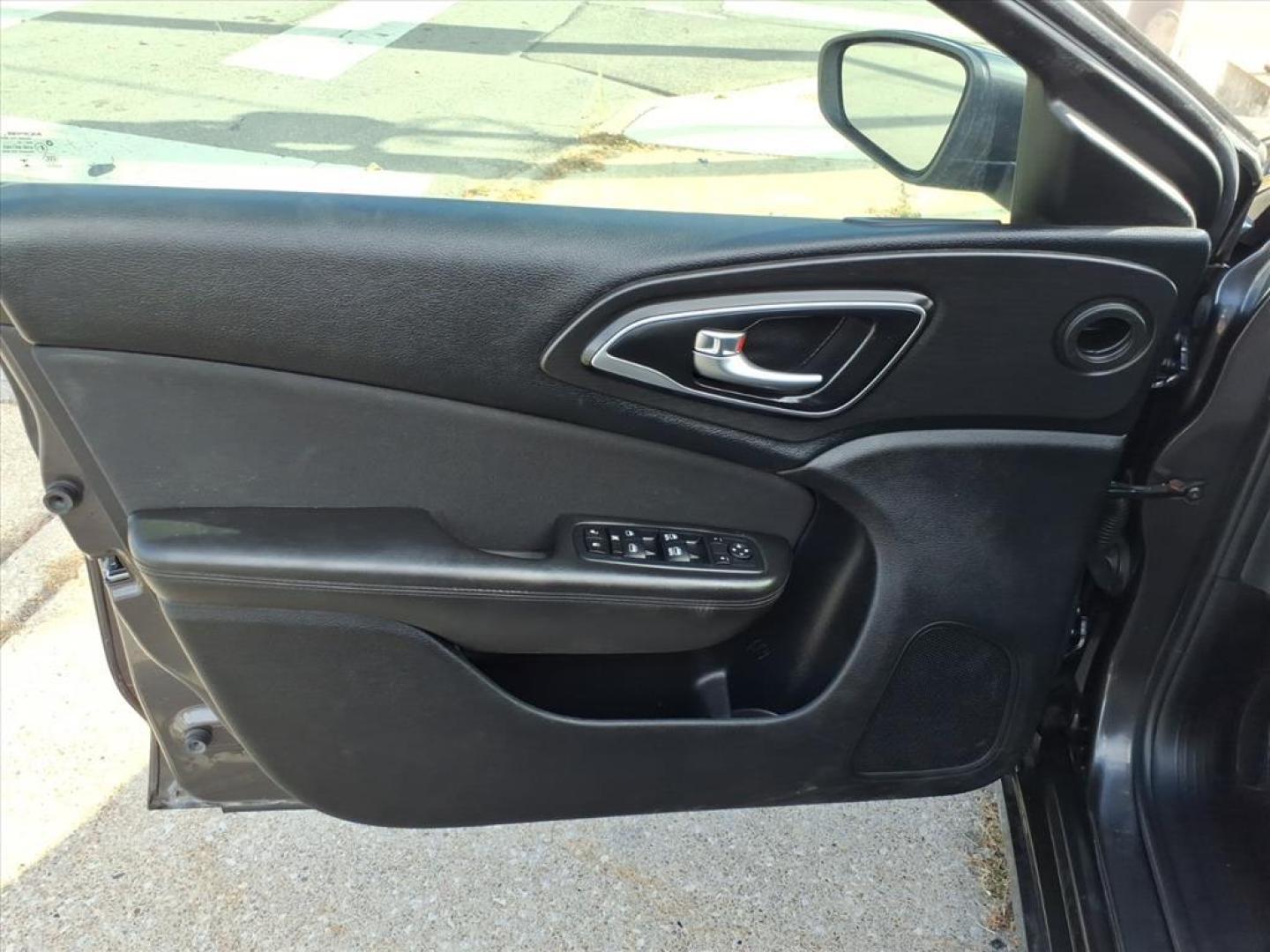 2016 Maximum Steel Metallic Clear Coat Chrysler 200 Limited (1C3CCCAB3GN) with an 2.4L 2.4L I4 184hp 173ft. lbs. Sequential Multiport Fuel Injection engine, 9-Speed Shiftable Automatic transmission, located at 5505 N. Summit St., Toledo, OH, 43611, (419) 729-2688, 41.654953, -83.530014 - Photo#5