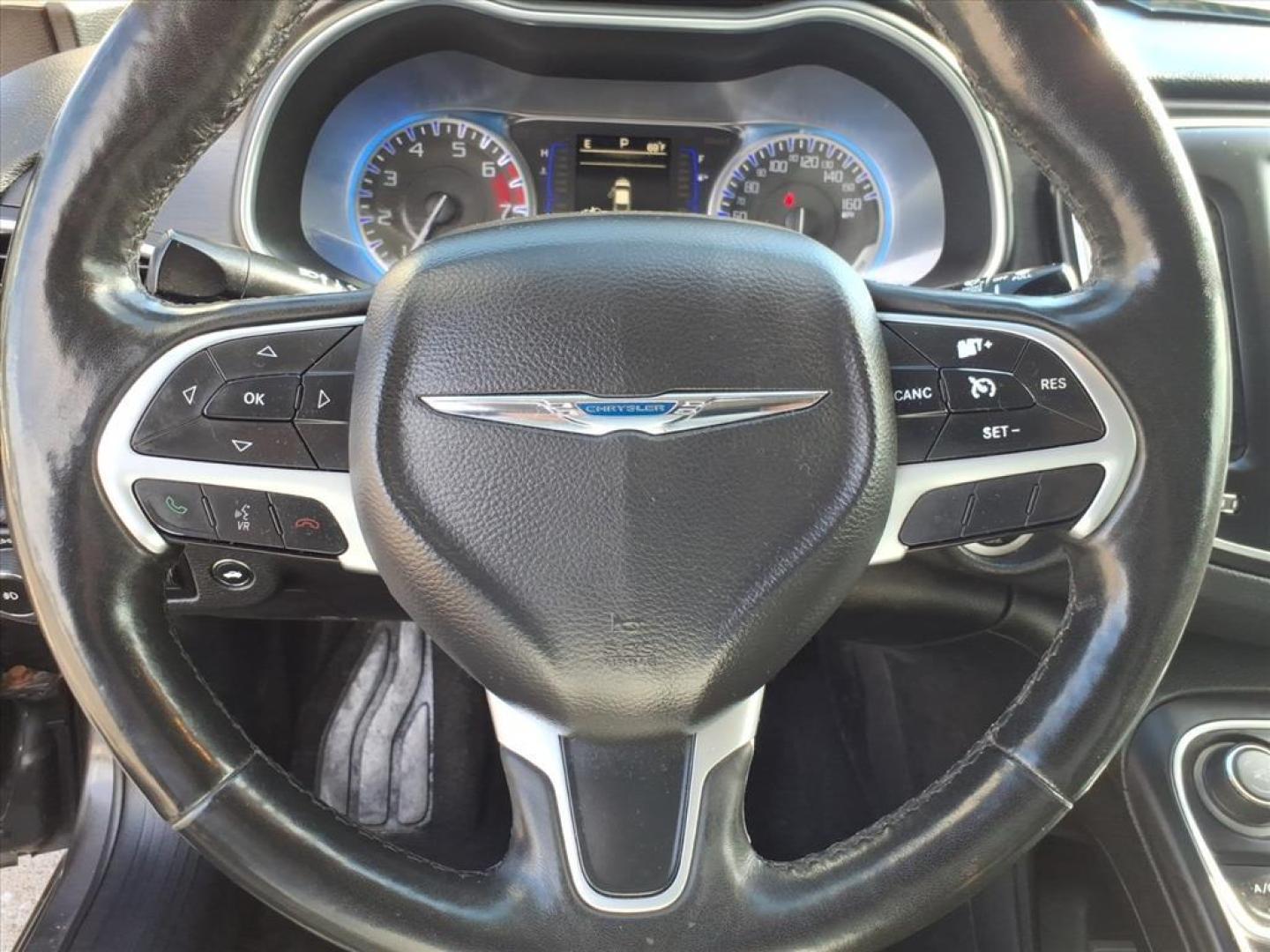 2016 Maximum Steel Metallic Clear Coat Chrysler 200 Limited (1C3CCCAB3GN) with an 2.4L 2.4L I4 184hp 173ft. lbs. Sequential Multiport Fuel Injection engine, 9-Speed Shiftable Automatic transmission, located at 5505 N. Summit St., Toledo, OH, 43611, (419) 729-2688, 41.654953, -83.530014 - Photo#7