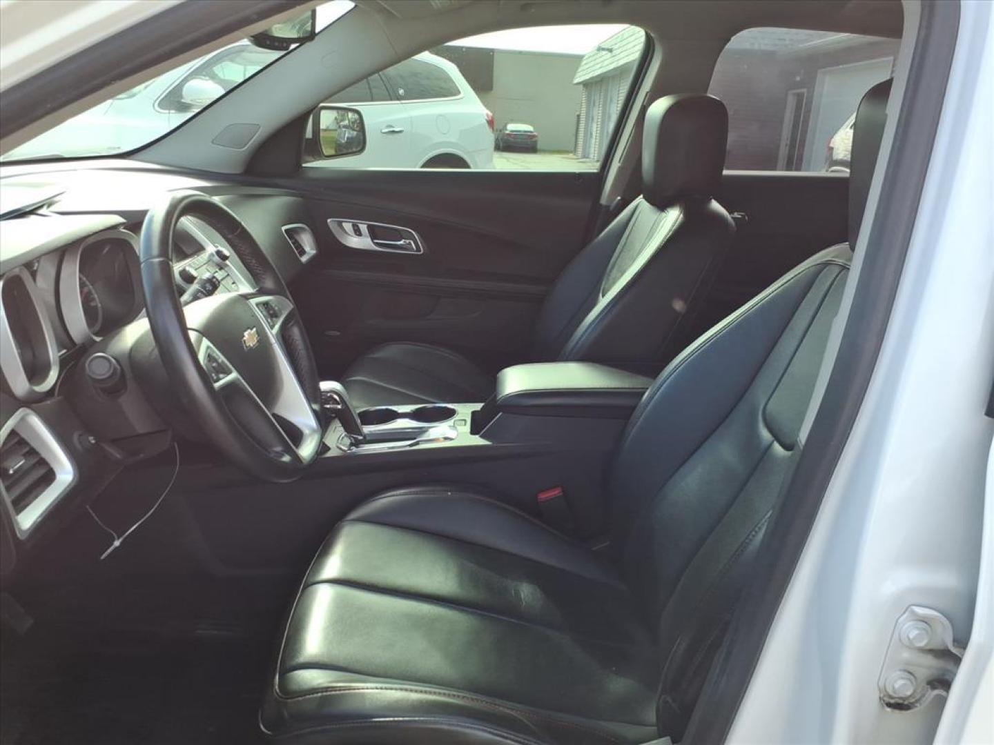 2014 Summit White Chevrolet Equinox LT (2GNALCEK5E6) with an 2.4L 2.4L I4 182hp 172ft. lbs. Direct Injection engine, 6-Speed Shiftable Automatic transmission, located at 5505 N. Summit St., Toledo, OH, 43611, (419) 729-2688, 41.654953, -83.530014 - Photo#1