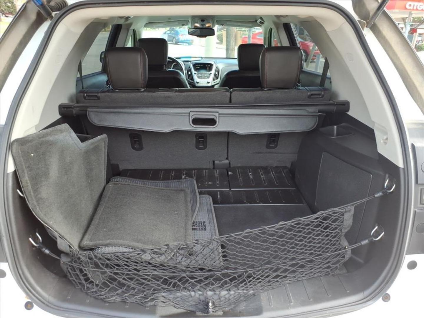 2014 Summit White Chevrolet Equinox LT (2GNALCEK5E6) with an 2.4L 2.4L I4 182hp 172ft. lbs. Direct Injection engine, 6-Speed Shiftable Automatic transmission, located at 5505 N. Summit St., Toledo, OH, 43611, (419) 729-2688, 41.654953, -83.530014 - Photo#17