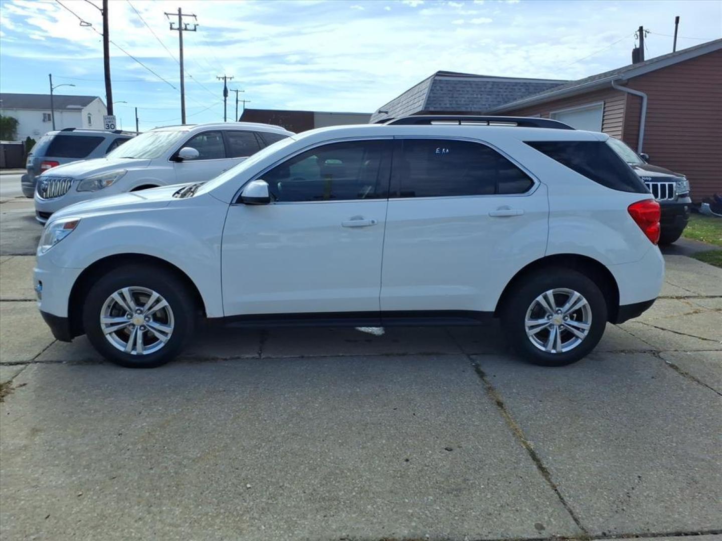 2014 Summit White Chevrolet Equinox LT (2GNALCEK5E6) with an 2.4L 2.4L I4 182hp 172ft. lbs. Direct Injection engine, 6-Speed Shiftable Automatic transmission, located at 5505 N. Summit St., Toledo, OH, 43611, (419) 729-2688, 41.654953, -83.530014 - Photo#22