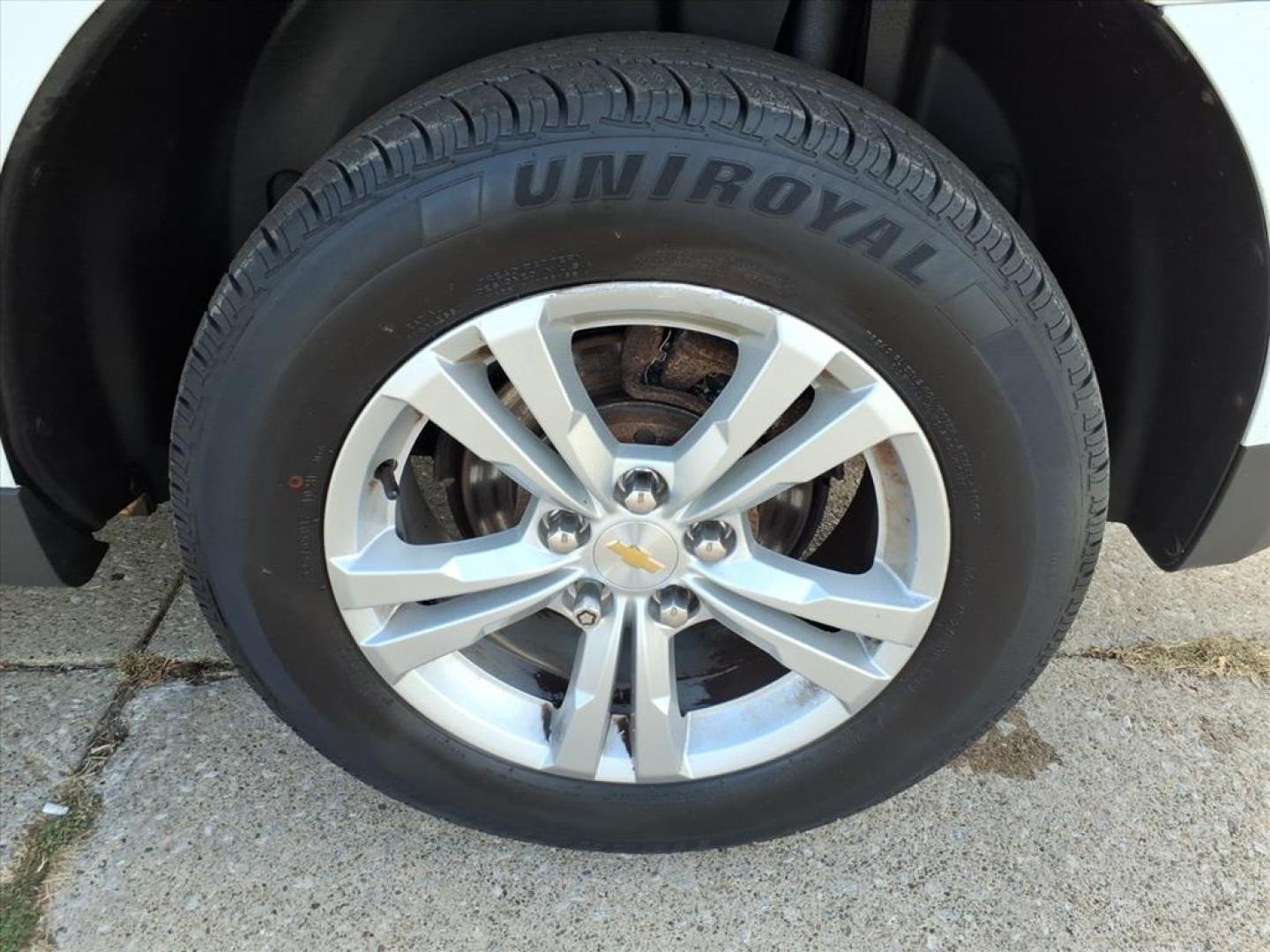 2014 Summit White Chevrolet Equinox LT (2GNALCEK5E6) with an 2.4L 2.4L I4 182hp 172ft. lbs. Direct Injection engine, 6-Speed Shiftable Automatic transmission, located at 5505 N. Summit St., Toledo, OH, 43611, (419) 729-2688, 41.654953, -83.530014 - Photo#29