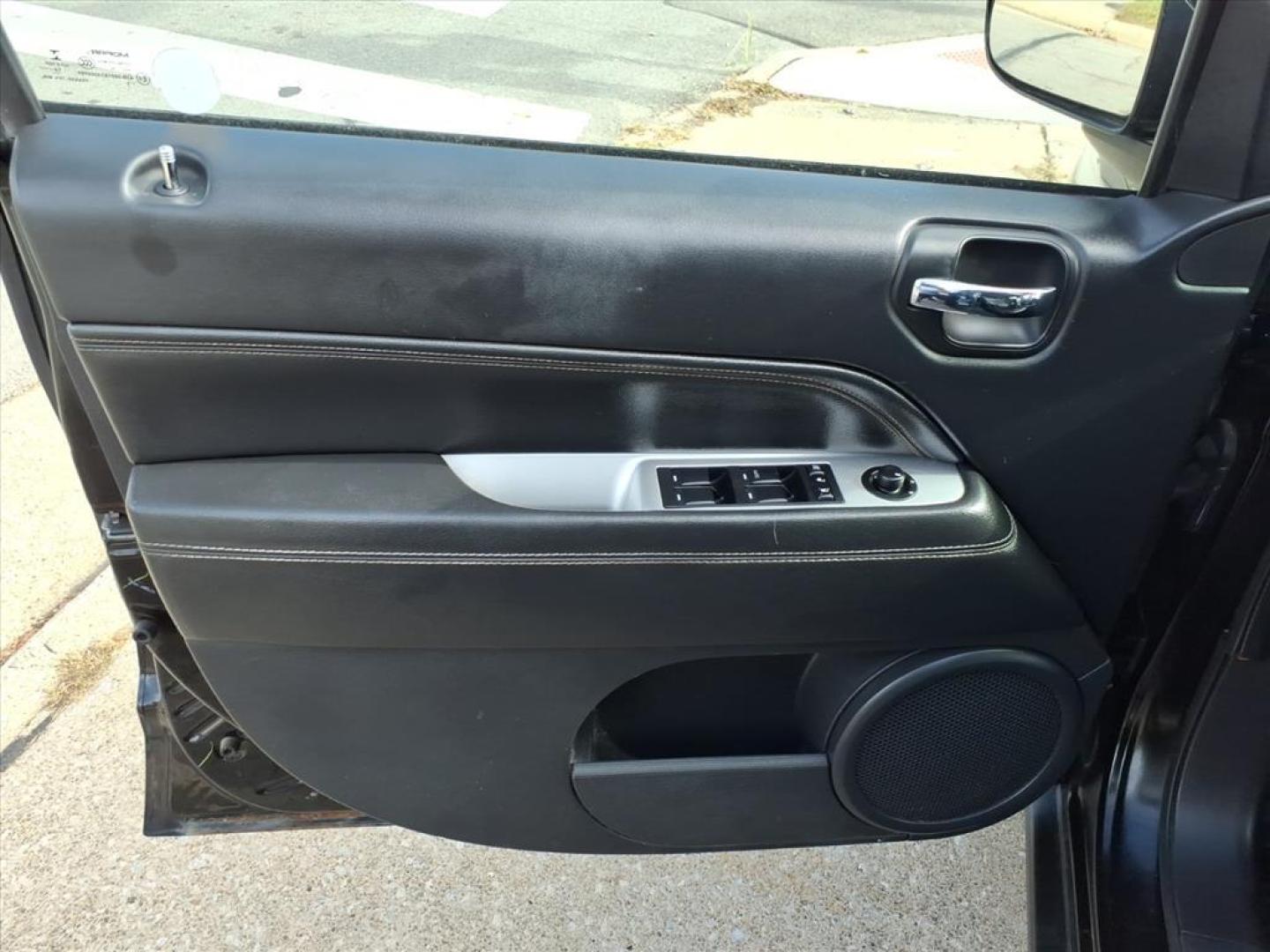 2017 Black Clear Coat Jeep Compass Sport (1C4NJDAB5HD) with an 2.4L 2.4L I4 172hp 165ft. lbs. Sequential Multiport Fuel Injection engine, 6-Speed Shiftable Automatic transmission, located at 5505 N. Summit St., Toledo, OH, 43611, (419) 729-2688, 41.654953, -83.530014 - Photo#6