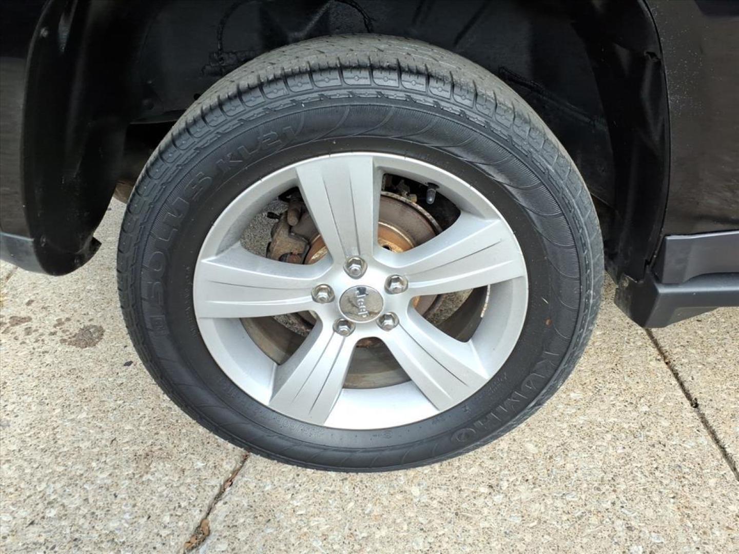 2017 Black Clear Coat Jeep Compass Sport (1C4NJDAB5HD) with an 2.4L 2.4L I4 172hp 165ft. lbs. Sequential Multiport Fuel Injection engine, 6-Speed Shiftable Automatic transmission, located at 5505 N. Summit St., Toledo, OH, 43611, (419) 729-2688, 41.654953, -83.530014 - Photo#23