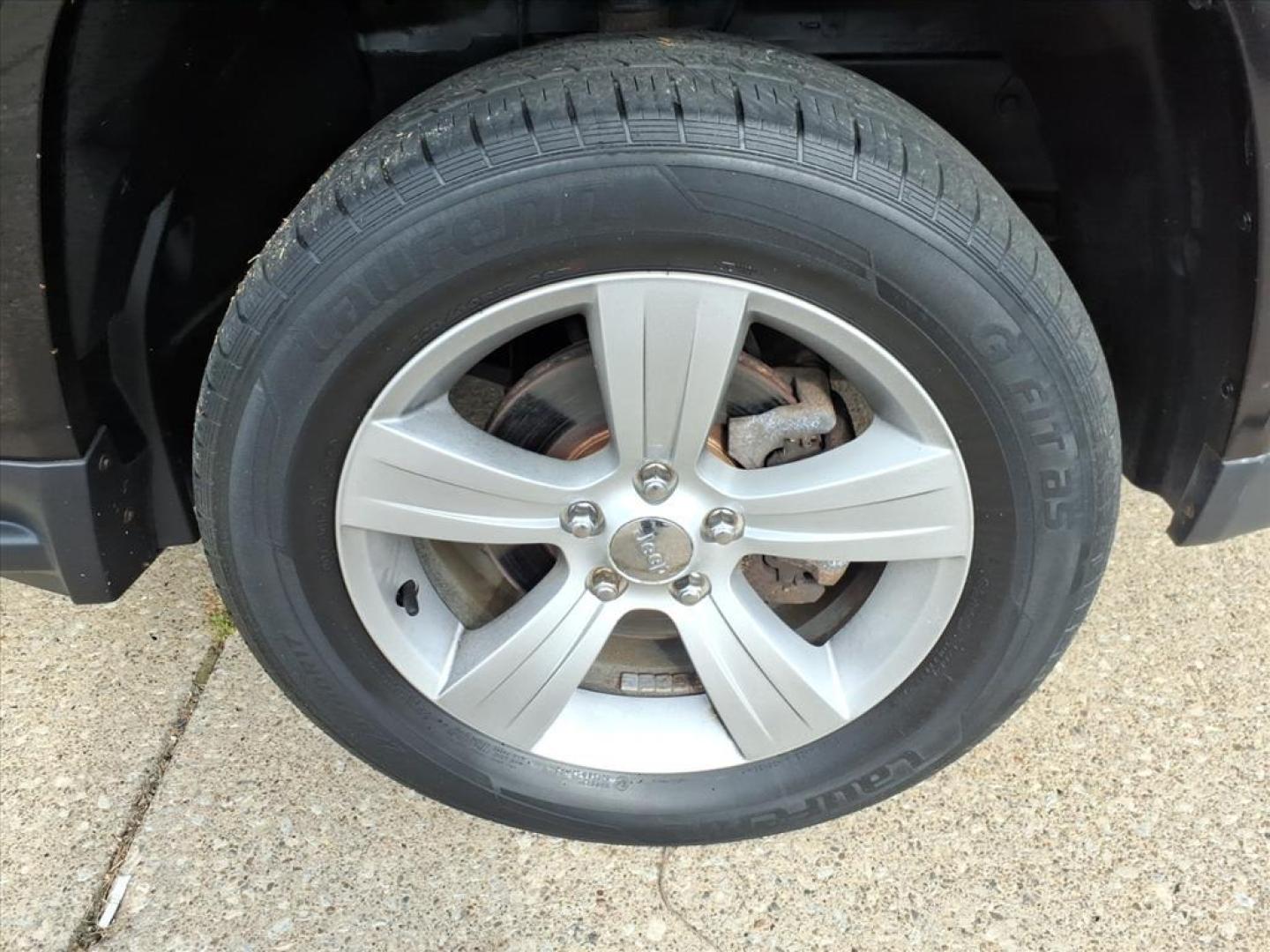 2017 Black Clear Coat Jeep Compass Sport (1C4NJDAB5HD) with an 2.4L 2.4L I4 172hp 165ft. lbs. Sequential Multiport Fuel Injection engine, 6-Speed Shiftable Automatic transmission, located at 5505 N. Summit St., Toledo, OH, 43611, (419) 729-2688, 41.654953, -83.530014 - Photo#24