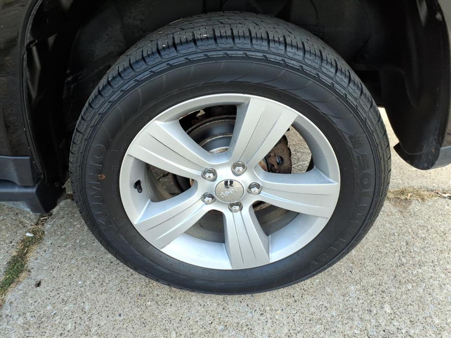 2017 Black Clear Coat Jeep Compass Sport (1C4NJDAB5HD) with an 2.4L 2.4L I4 172hp 165ft. lbs. Sequential Multiport Fuel Injection engine, 6-Speed Shiftable Automatic transmission, located at 5505 N. Summit St., Toledo, OH, 43611, (419) 729-2688, 41.654953, -83.530014 - Photo#26