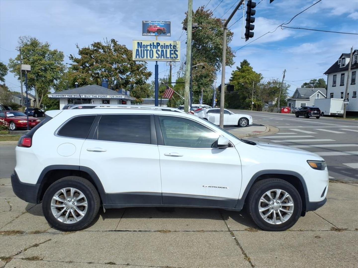 2019 White Jeep Grand Cherokee North Edition (1C4PJMCN2KD) with an 4 Cylinder Fuel Injected engine, Automatic transmission, located at 5505 N. Summit St., Toledo, OH, 43611, (419) 729-2688, 41.654953, -83.530014 - Photo#0