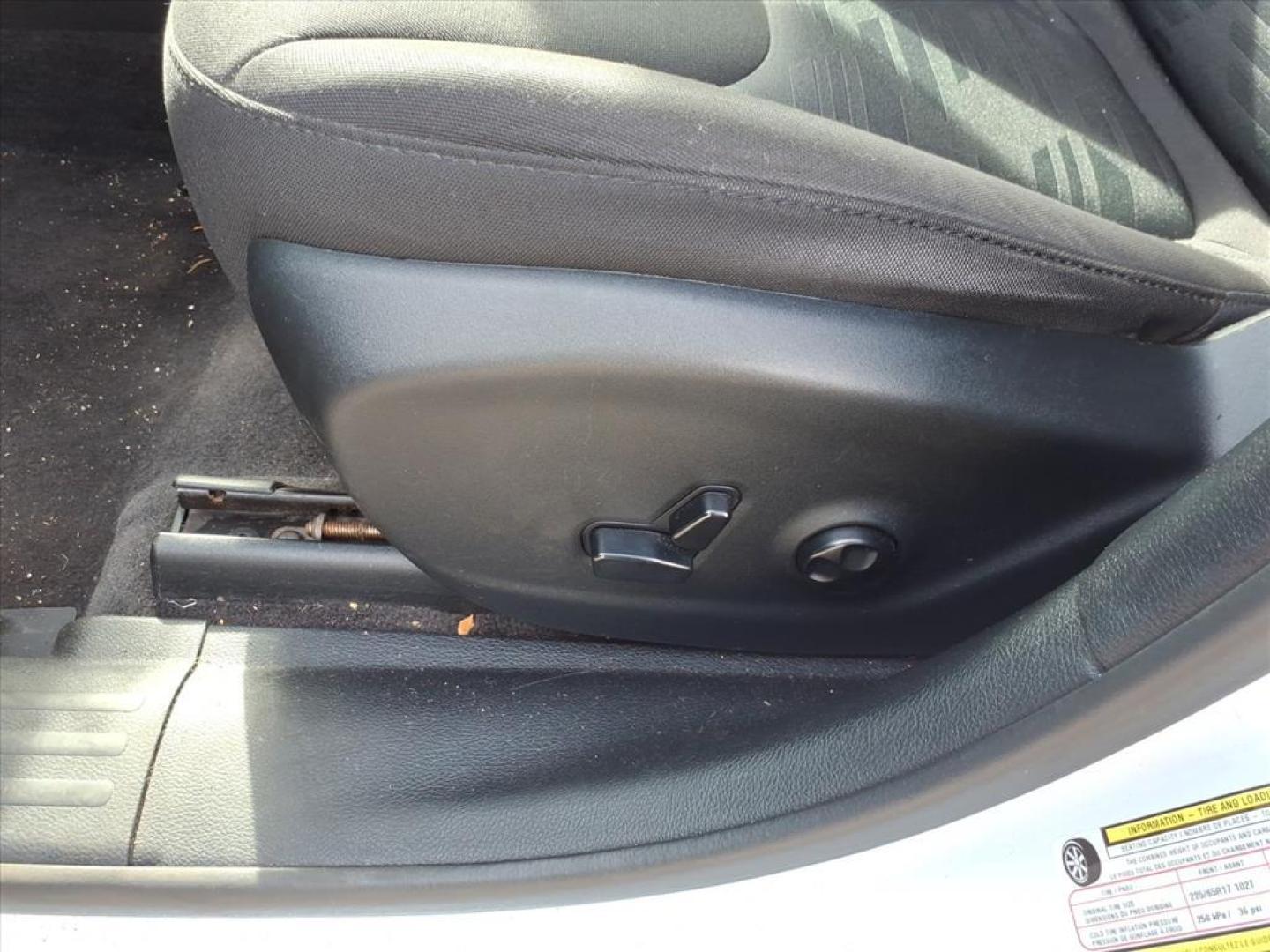 2019 White Jeep Grand Cherokee North Edition (1C4PJMCN2KD) with an 4 Cylinder Fuel Injected engine, Automatic transmission, located at 5505 N. Summit St., Toledo, OH, 43611, (419) 729-2688, 41.654953, -83.530014 - Photo#2