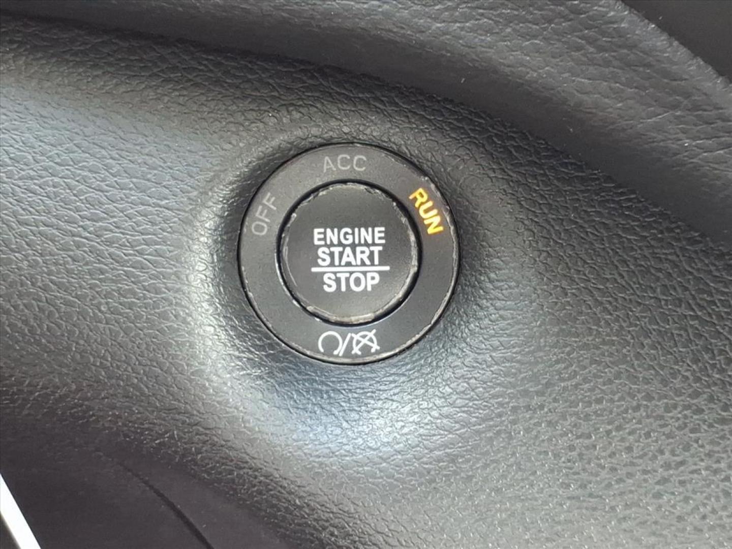 2019 White Jeep Grand Cherokee North Edition (1C4PJMCN2KD) with an 4 Cylinder Fuel Injected engine, Automatic transmission, located at 5505 N. Summit St., Toledo, OH, 43611, (419) 729-2688, 41.654953, -83.530014 - Photo#10