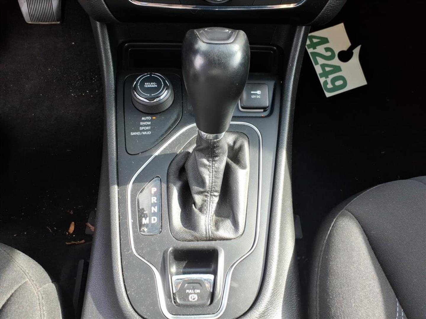 2019 White Jeep Grand Cherokee North Edition (1C4PJMCN2KD) with an 4 Cylinder Fuel Injected engine, Automatic transmission, located at 5505 N. Summit St., Toledo, OH, 43611, (419) 729-2688, 41.654953, -83.530014 - Photo#11