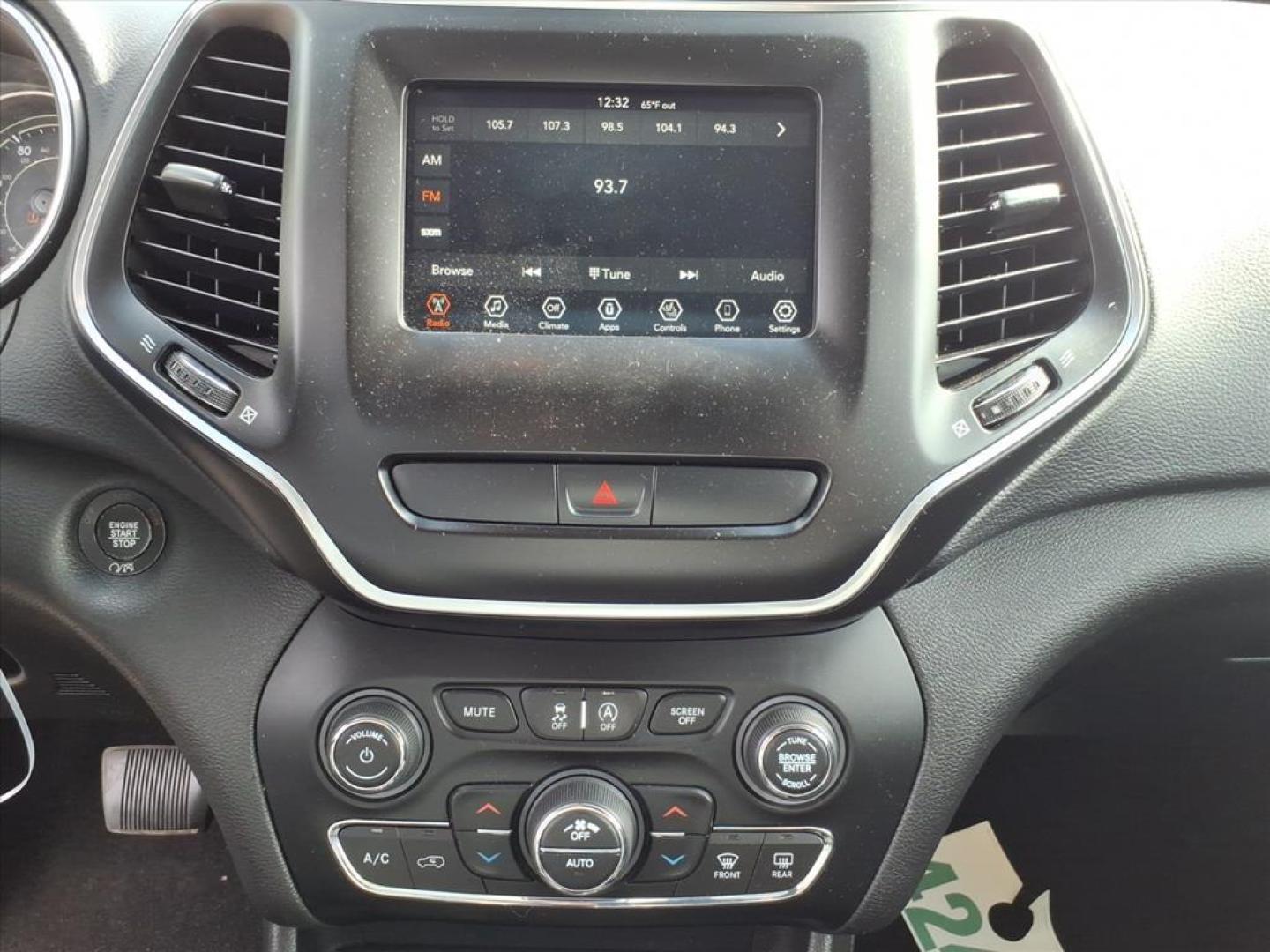 2019 White Jeep Grand Cherokee North Edition (1C4PJMCN2KD) with an 4 Cylinder Fuel Injected engine, Automatic transmission, located at 5505 N. Summit St., Toledo, OH, 43611, (419) 729-2688, 41.654953, -83.530014 - Photo#12