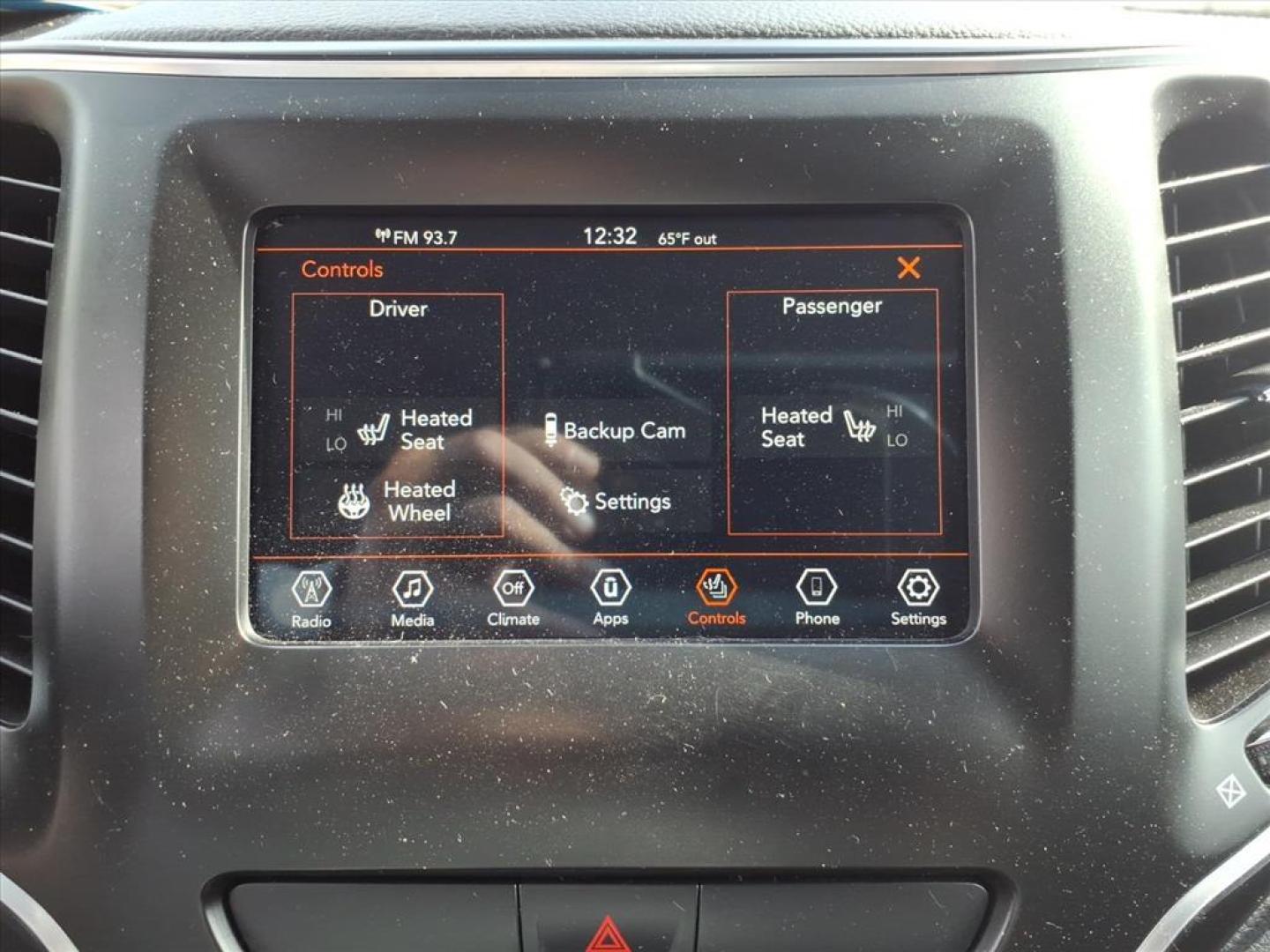 2019 White Jeep Grand Cherokee North Edition (1C4PJMCN2KD) with an 4 Cylinder Fuel Injected engine, Automatic transmission, located at 5505 N. Summit St., Toledo, OH, 43611, (419) 729-2688, 41.654953, -83.530014 - Photo#13