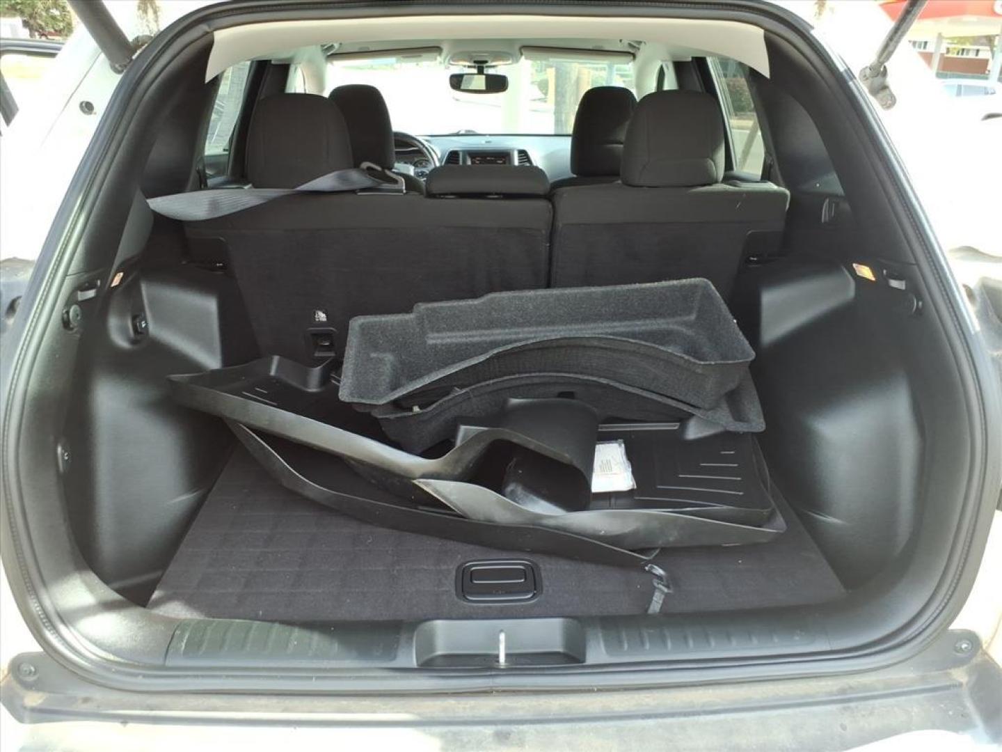 2019 White Jeep Grand Cherokee North Edition (1C4PJMCN2KD) with an 4 Cylinder Fuel Injected engine, Automatic transmission, located at 5505 N. Summit St., Toledo, OH, 43611, (419) 729-2688, 41.654953, -83.530014 - Photo#17