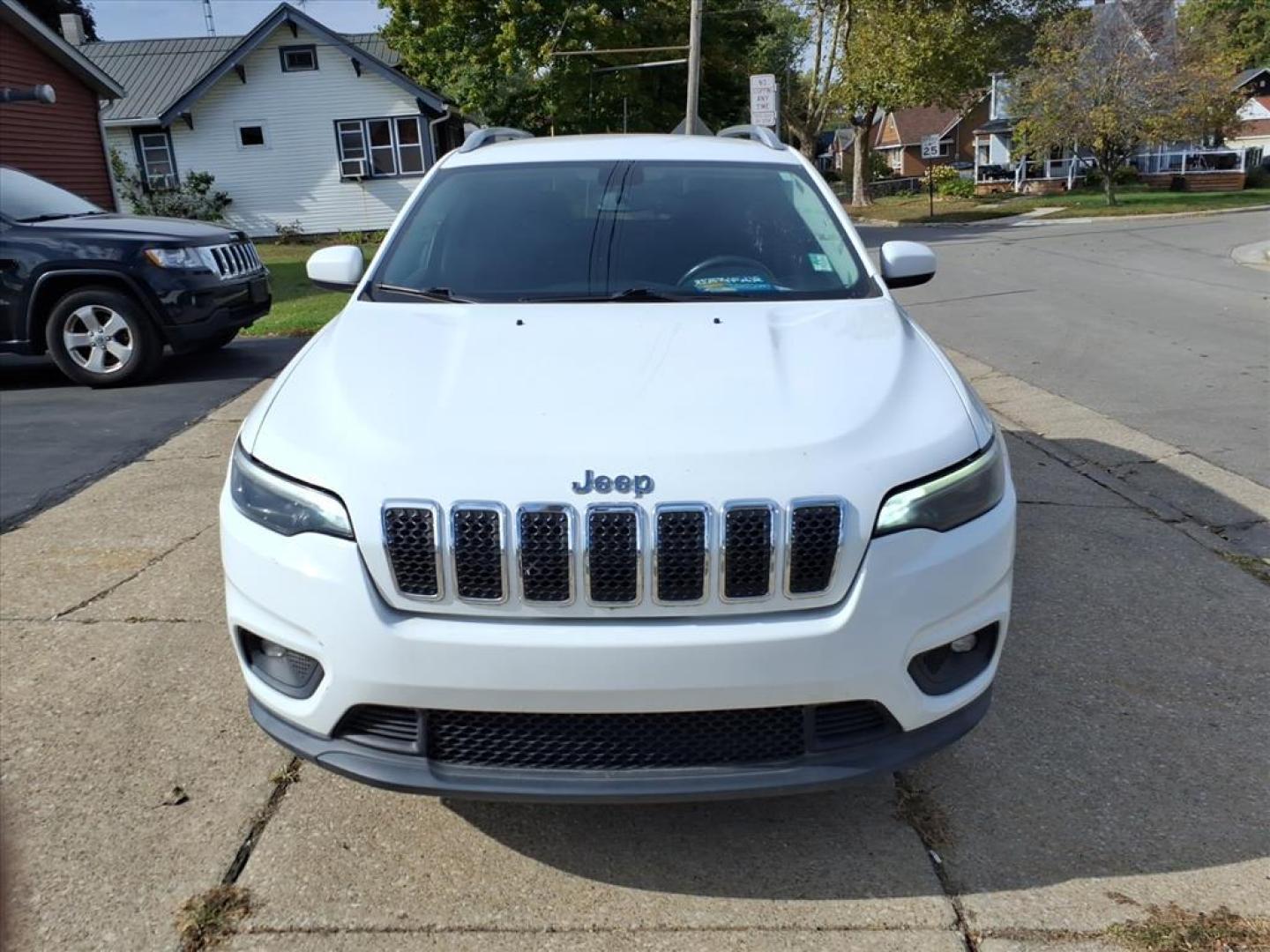 2019 White Jeep Grand Cherokee North Edition (1C4PJMCN2KD) with an 4 Cylinder Fuel Injected engine, Automatic transmission, located at 5505 N. Summit St., Toledo, OH, 43611, (419) 729-2688, 41.654953, -83.530014 - Photo#19