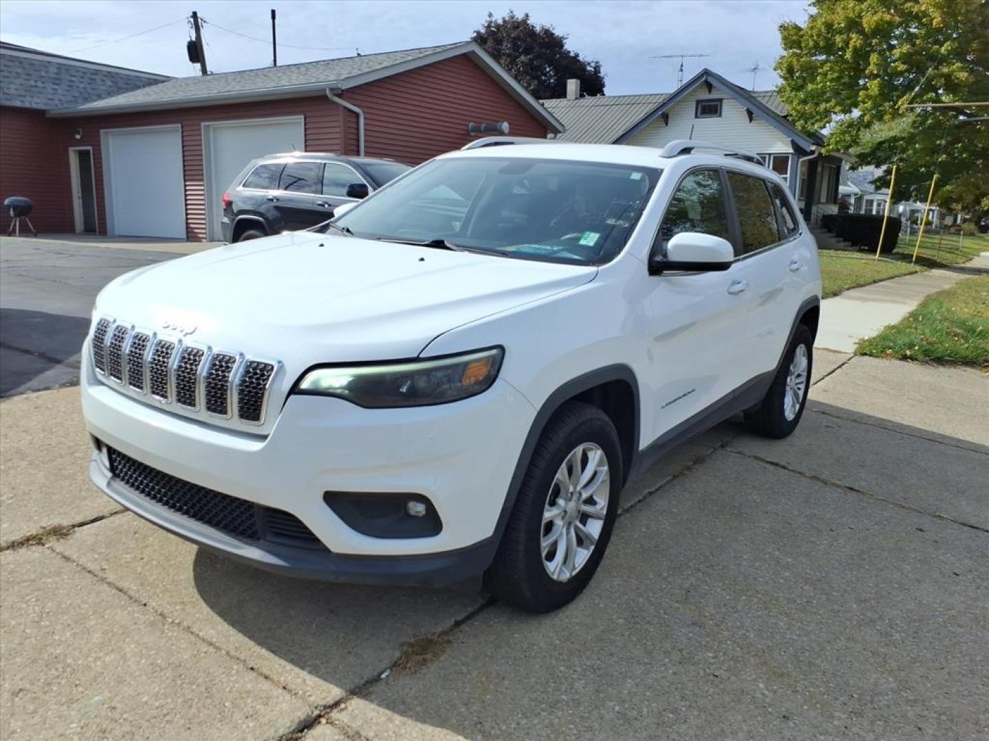 2019 White Jeep Grand Cherokee North Edition (1C4PJMCN2KD) with an 4 Cylinder Fuel Injected engine, Automatic transmission, located at 5505 N. Summit St., Toledo, OH, 43611, (419) 729-2688, 41.654953, -83.530014 - Photo#20