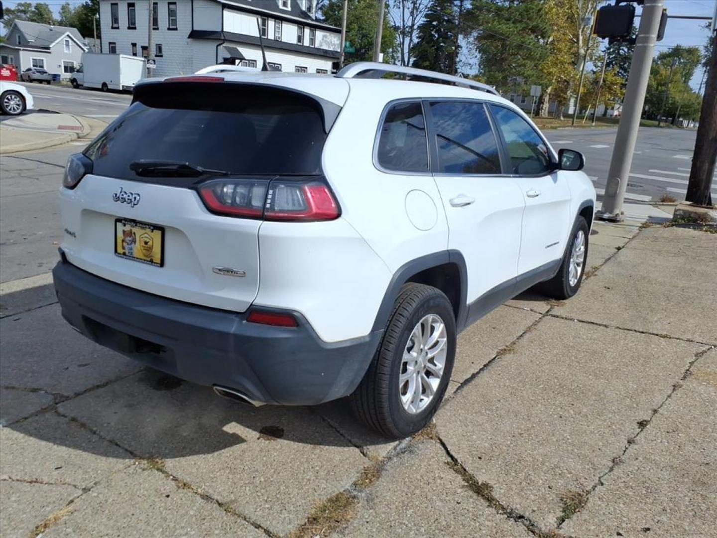 2019 White Jeep Grand Cherokee North Edition (1C4PJMCN2KD) with an 4 Cylinder Fuel Injected engine, Automatic transmission, located at 5505 N. Summit St., Toledo, OH, 43611, (419) 729-2688, 41.654953, -83.530014 - Photo#24
