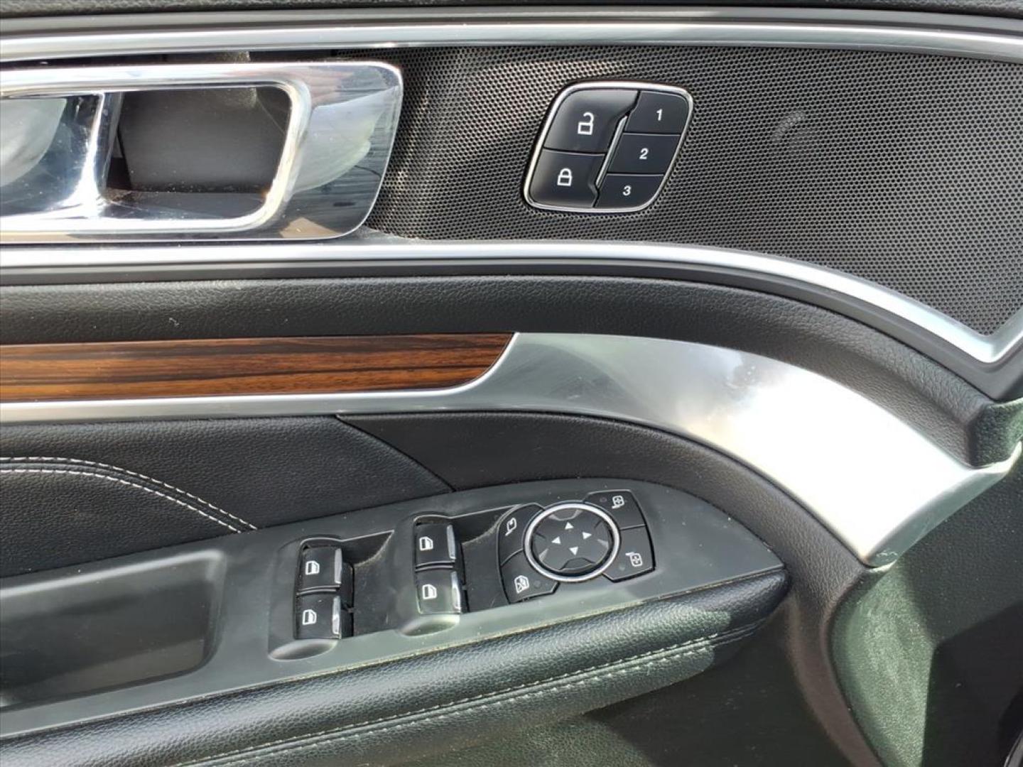 2017 Blue Jeans Ford Explorer Limited (1FM5K8F89HG) with an 3.5L 3.5L V6 290hp 255ft. lbs. Sequential Multiport Fuel Injection engine, 6-Speed Shiftable Automatic transmission, located at 5505 N. Summit St., Toledo, OH, 43611, (419) 729-2688, 41.654953, -83.530014 - Photo#8