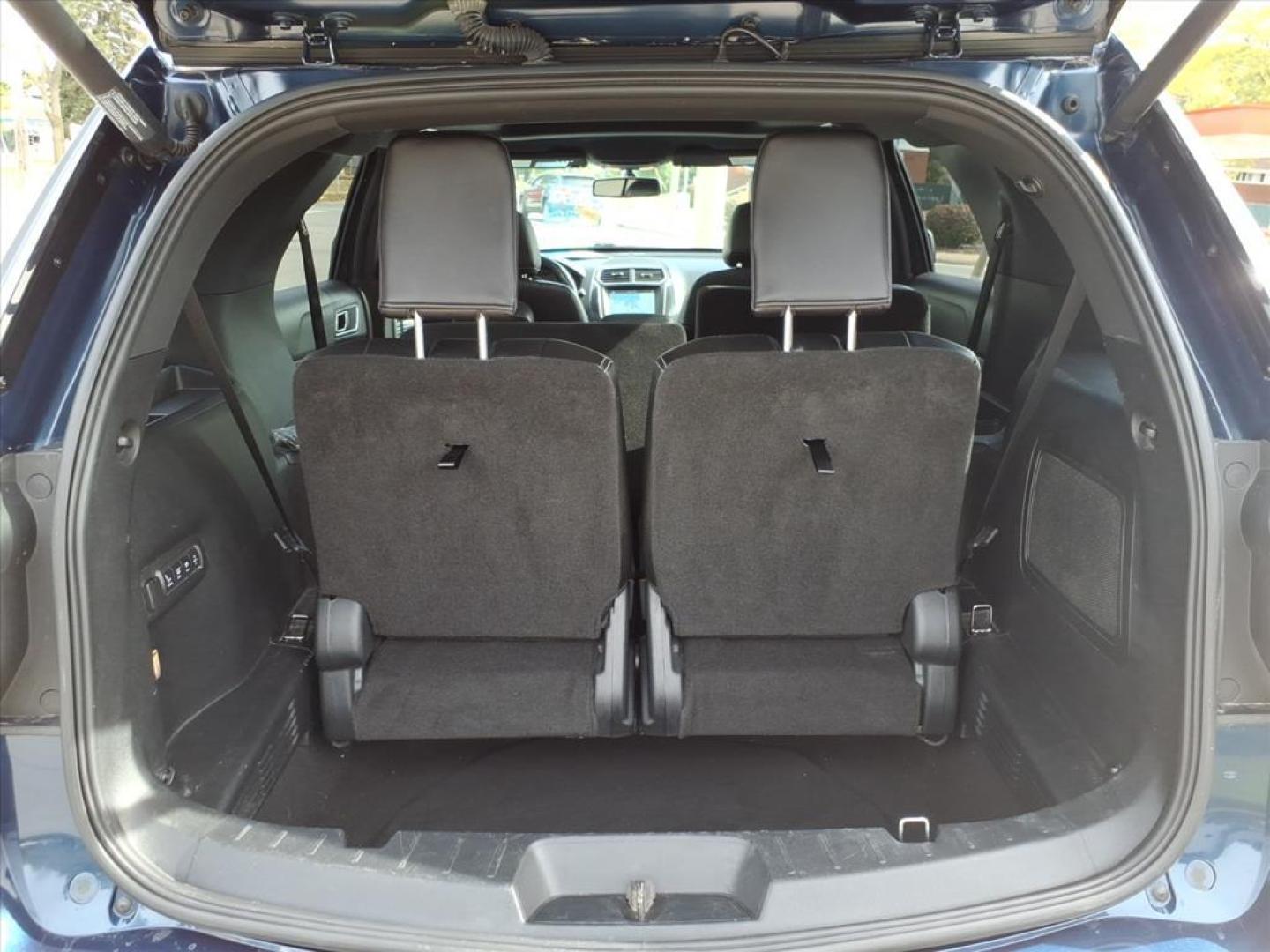 2017 Blue Jeans Ford Explorer Limited (1FM5K8F89HG) with an 3.5L 3.5L V6 290hp 255ft. lbs. Sequential Multiport Fuel Injection engine, 6-Speed Shiftable Automatic transmission, located at 5505 N. Summit St., Toledo, OH, 43611, (419) 729-2688, 41.654953, -83.530014 - Photo#20