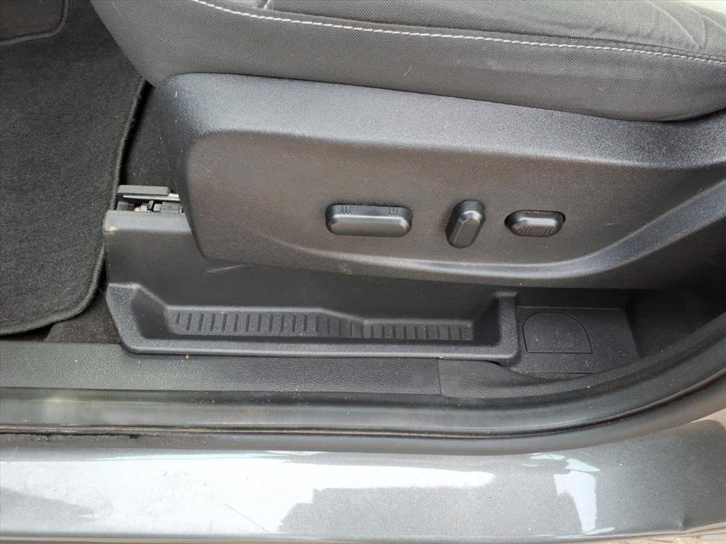 2014 Sterling Gray Metallic Ford Escape SE (1FMCU9G93EU) with an 2.0L EcoBoost 2.0L Turbo I4 240hp 270ft. lbs. Direct Injection engine, 6-Speed Shiftable Automatic transmission, located at 5505 N. Summit St., Toledo, OH, 43611, (419) 729-2688, 41.654953, -83.530014 - Photo#2