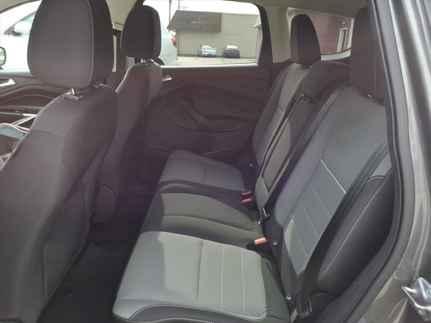2014 Sterling Gray Metallic Ford Escape SE (1FMCU9G93EU) with an 2.0L EcoBoost 2.0L Turbo I4 240hp 270ft. lbs. Direct Injection engine, 6-Speed Shiftable Automatic transmission, located at 5505 N. Summit St., Toledo, OH, 43611, (419) 729-2688, 41.654953, -83.530014 - Photo#3