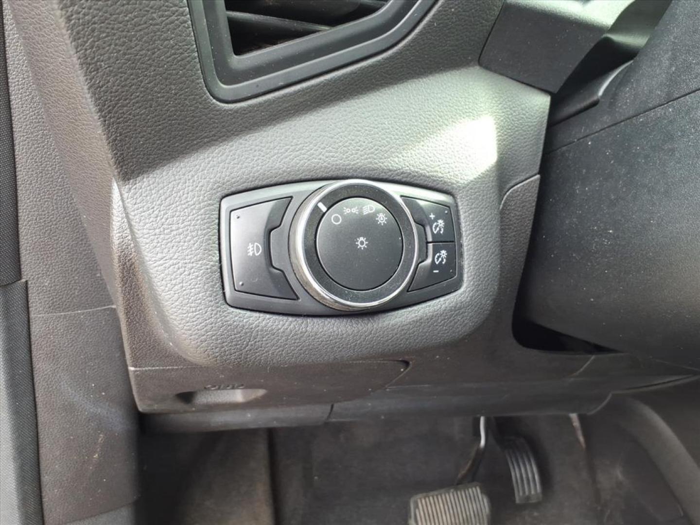 2014 Sterling Gray Metallic Ford Escape SE (1FMCU9G93EU) with an 2.0L EcoBoost 2.0L Turbo I4 240hp 270ft. lbs. Direct Injection engine, 6-Speed Shiftable Automatic transmission, located at 5505 N. Summit St., Toledo, OH, 43611, (419) 729-2688, 41.654953, -83.530014 - Photo#16