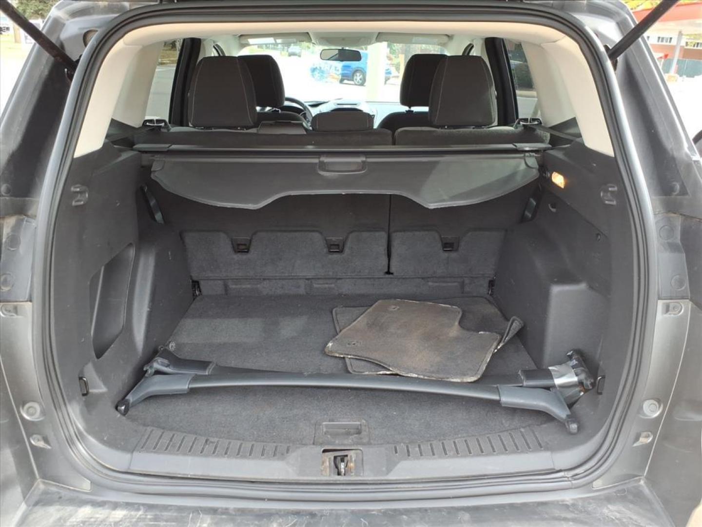 2014 Sterling Gray Metallic Ford Escape SE (1FMCU9G93EU) with an 2.0L EcoBoost 2.0L Turbo I4 240hp 270ft. lbs. Direct Injection engine, 6-Speed Shiftable Automatic transmission, located at 5505 N. Summit St., Toledo, OH, 43611, (419) 729-2688, 41.654953, -83.530014 - Photo#17