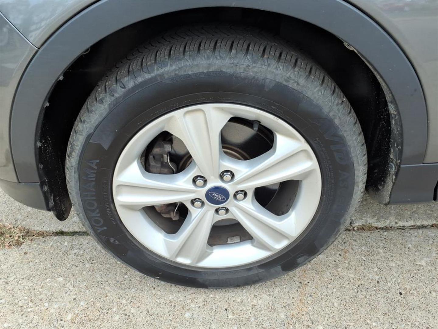 2014 Sterling Gray Metallic Ford Escape SE (1FMCU9G93EU) with an 2.0L EcoBoost 2.0L Turbo I4 240hp 270ft. lbs. Direct Injection engine, 6-Speed Shiftable Automatic transmission, located at 5505 N. Summit St., Toledo, OH, 43611, (419) 729-2688, 41.654953, -83.530014 - Photo#28