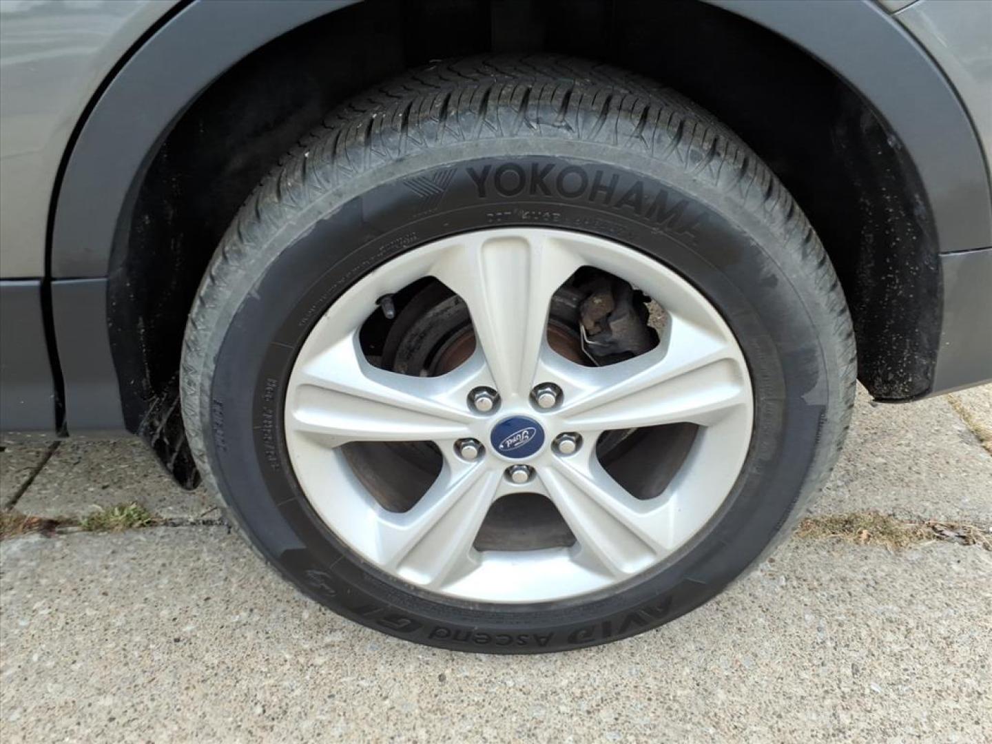 2014 Sterling Gray Metallic Ford Escape SE (1FMCU9G93EU) with an 2.0L EcoBoost 2.0L Turbo I4 240hp 270ft. lbs. Direct Injection engine, 6-Speed Shiftable Automatic transmission, located at 5505 N. Summit St., Toledo, OH, 43611, (419) 729-2688, 41.654953, -83.530014 - Photo#29