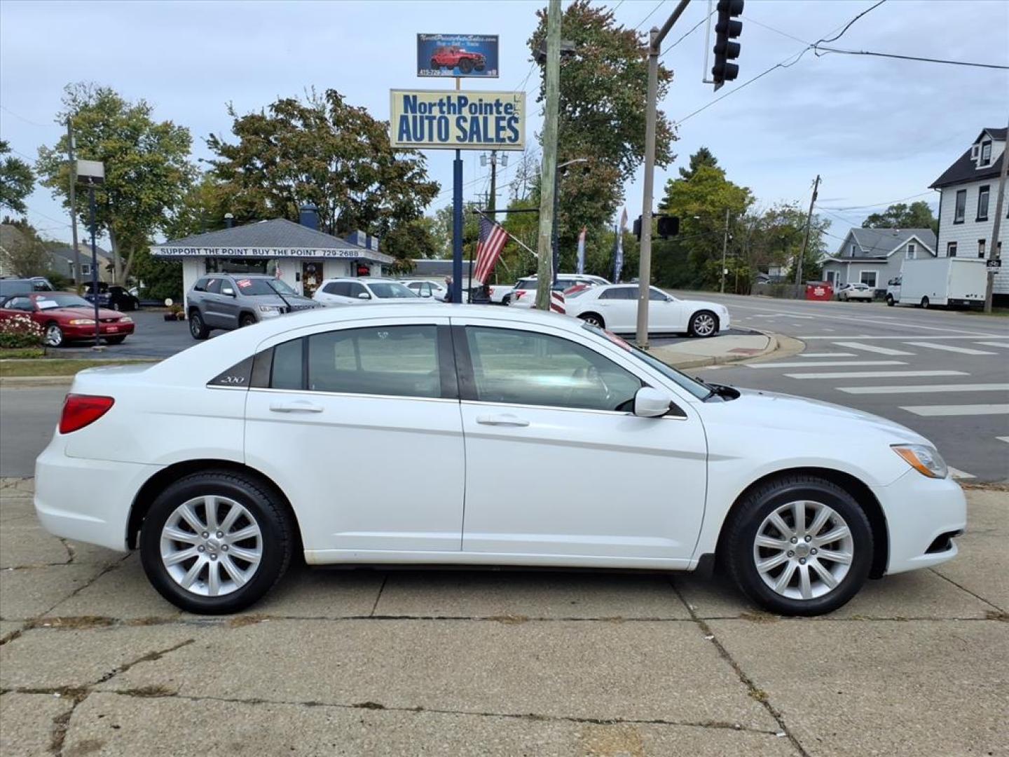 2014 Bright White Clear Coat Chrysler 200 Touring (1C3CCBBB3EN) with an 2.4L 2.4L I4 173hp 166ft. lbs. Sequential Multiport Fuel Injection engine, Automatic transmission, located at 5505 N. Summit St., Toledo, OH, 43611, (419) 729-2688, 41.654953, -83.530014 - Photo#0