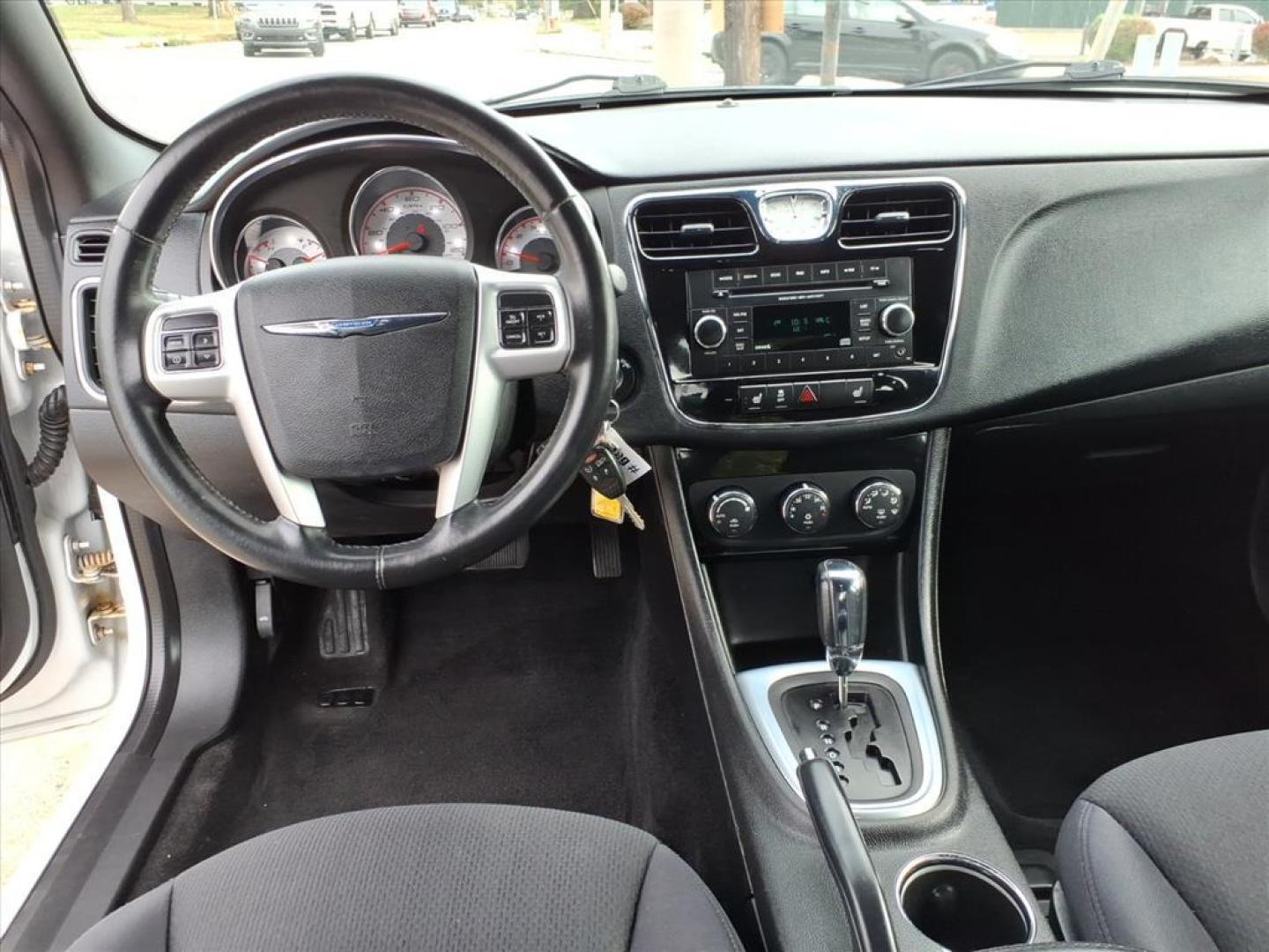 2014 Bright White Clear Coat Chrysler 200 Touring (1C3CCBBB3EN) with an 2.4L 2.4L I4 173hp 166ft. lbs. Sequential Multiport Fuel Injection engine, Automatic transmission, located at 5505 N. Summit St., Toledo, OH, 43611, (419) 729-2688, 41.654953, -83.530014 - Photo#4