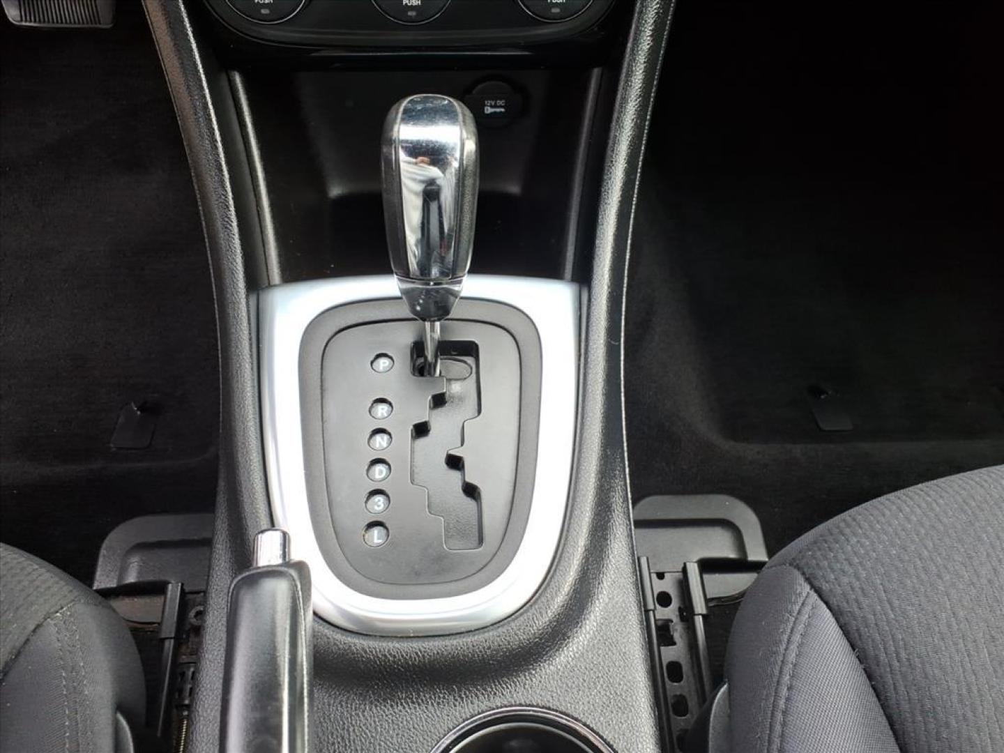 2014 Bright White Clear Coat Chrysler 200 Touring (1C3CCBBB3EN) with an 2.4L 2.4L I4 173hp 166ft. lbs. Sequential Multiport Fuel Injection engine, Automatic transmission, located at 5505 N. Summit St., Toledo, OH, 43611, (419) 729-2688, 41.654953, -83.530014 - Photo#10