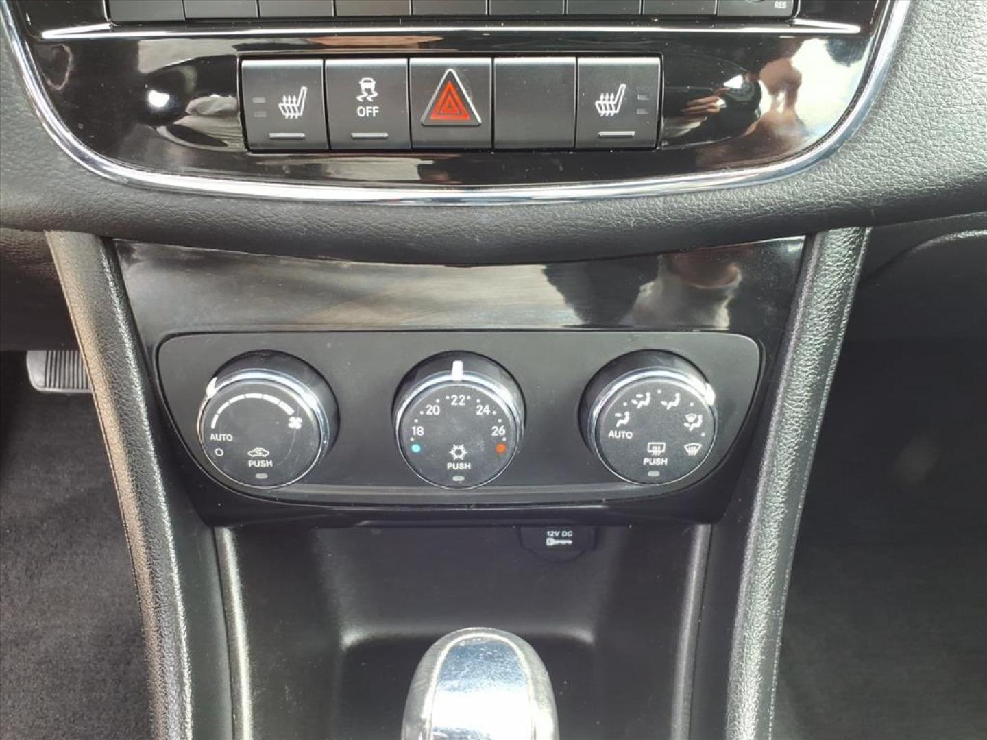 2014 Bright White Clear Coat Chrysler 200 Touring (1C3CCBBB3EN) with an 2.4L 2.4L I4 173hp 166ft. lbs. Sequential Multiport Fuel Injection engine, Automatic transmission, located at 5505 N. Summit St., Toledo, OH, 43611, (419) 729-2688, 41.654953, -83.530014 - Photo#11