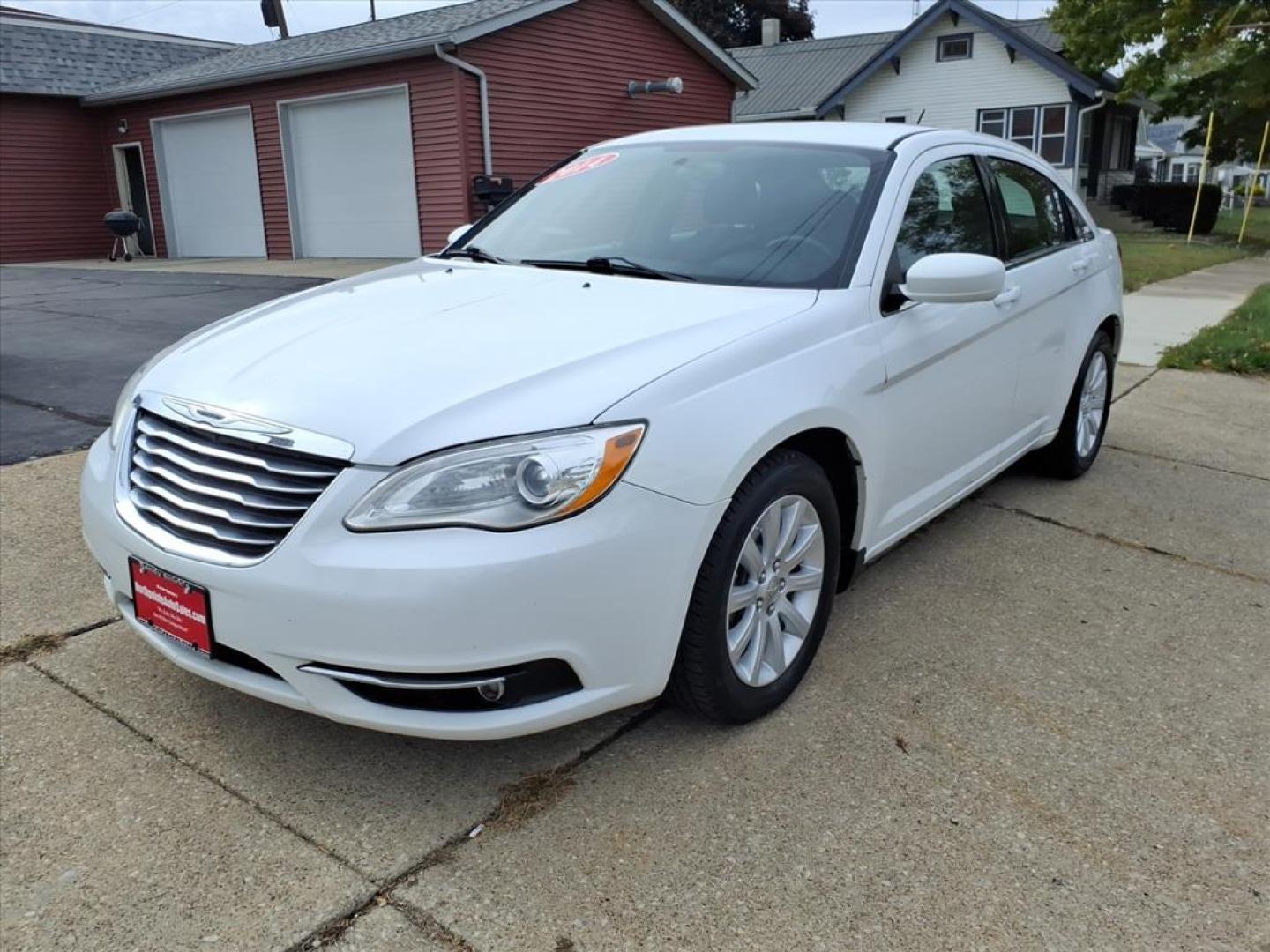 2014 Bright White Clear Coat Chrysler 200 Touring (1C3CCBBB3EN) with an 2.4L 2.4L I4 173hp 166ft. lbs. Sequential Multiport Fuel Injection engine, Automatic transmission, located at 5505 N. Summit St., Toledo, OH, 43611, (419) 729-2688, 41.654953, -83.530014 - Photo#16