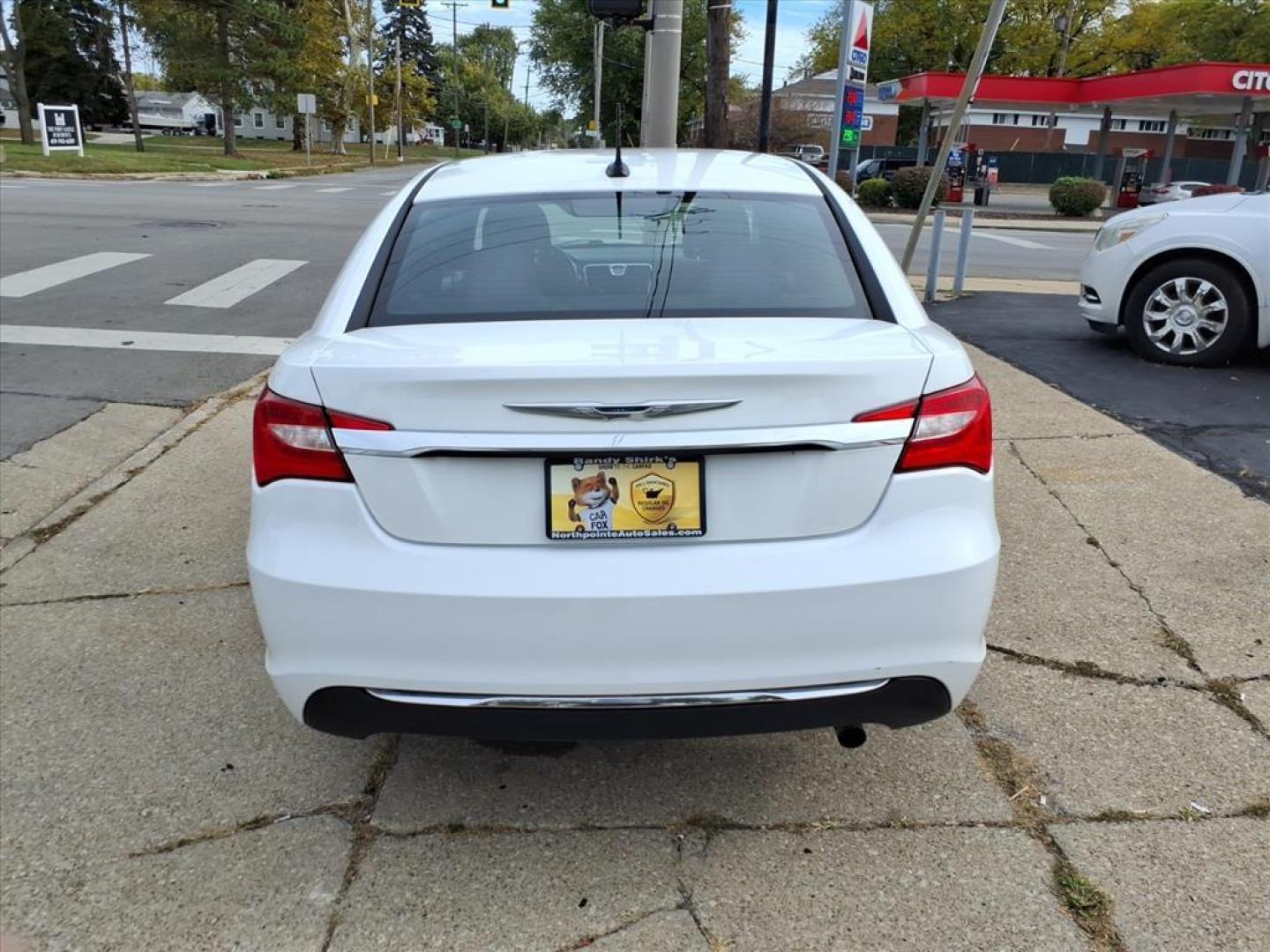 2014 Bright White Clear Coat Chrysler 200 Touring (1C3CCBBB3EN) with an 2.4L 2.4L I4 173hp 166ft. lbs. Sequential Multiport Fuel Injection engine, Automatic transmission, located at 5505 N. Summit St., Toledo, OH, 43611, (419) 729-2688, 41.654953, -83.530014 - Photo#19