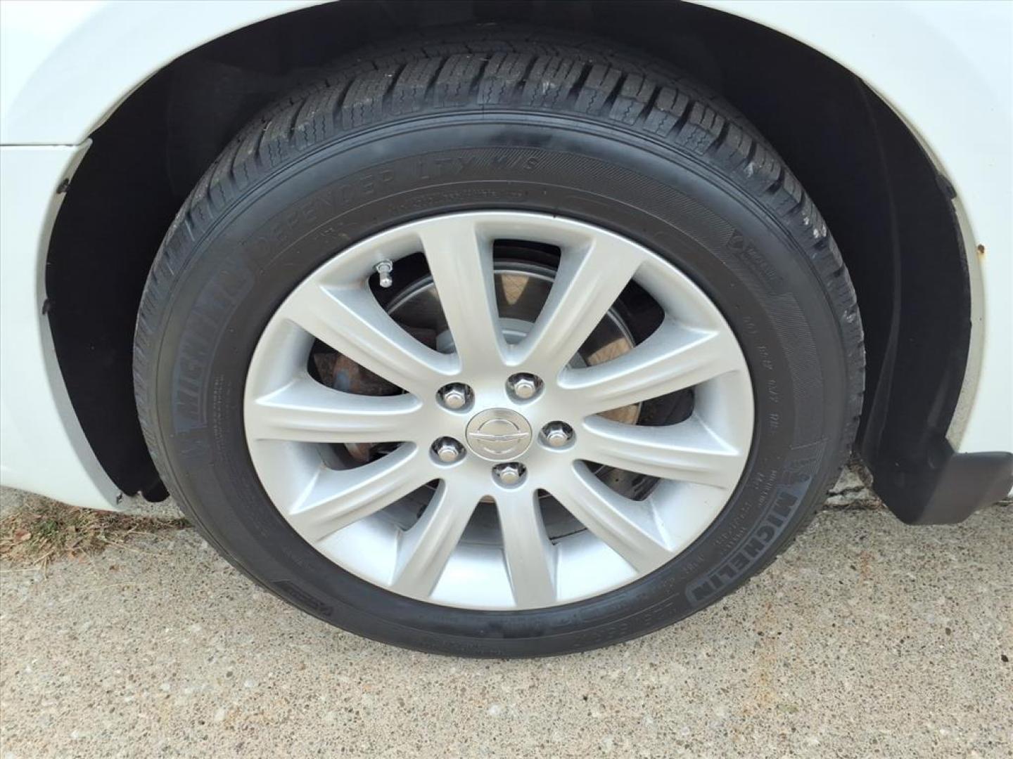 2014 Bright White Clear Coat Chrysler 200 Touring (1C3CCBBB3EN) with an 2.4L 2.4L I4 173hp 166ft. lbs. Sequential Multiport Fuel Injection engine, Automatic transmission, located at 5505 N. Summit St., Toledo, OH, 43611, (419) 729-2688, 41.654953, -83.530014 - Photo#23